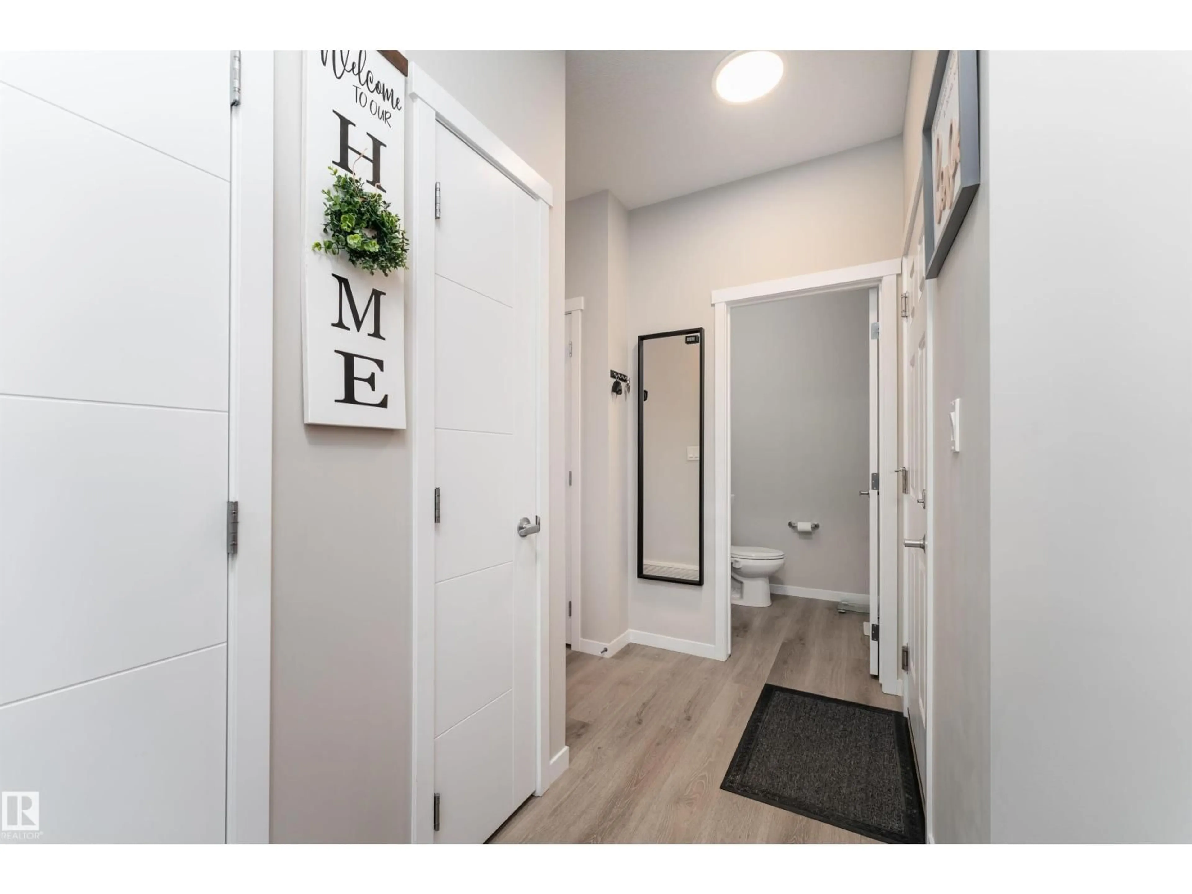 Indoor entryway for 22742 95A AVE, Edmonton Alberta T5T7H4