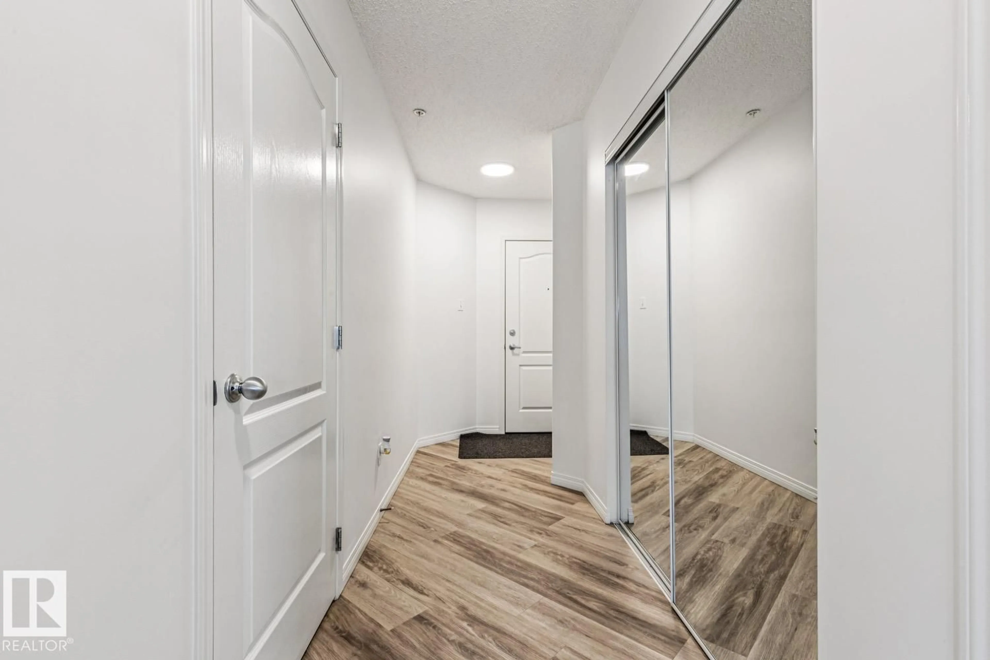 Indoor entryway for #147 - 1520 HAMMOND GATE GA, Edmonton Alberta T6M0J4