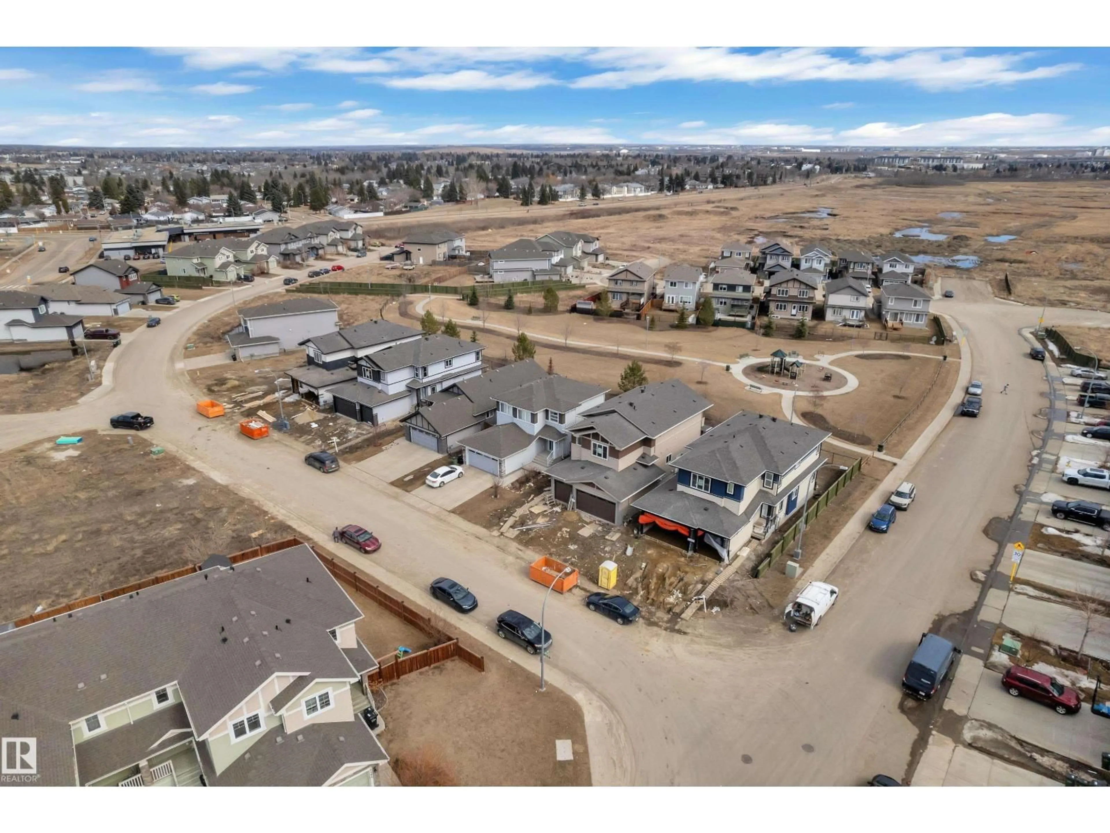 A pic from outside/outdoor area/front of a property/back of a property/a pic from drone, street for 12607 44 ST, Edmonton Alberta T5A1V4