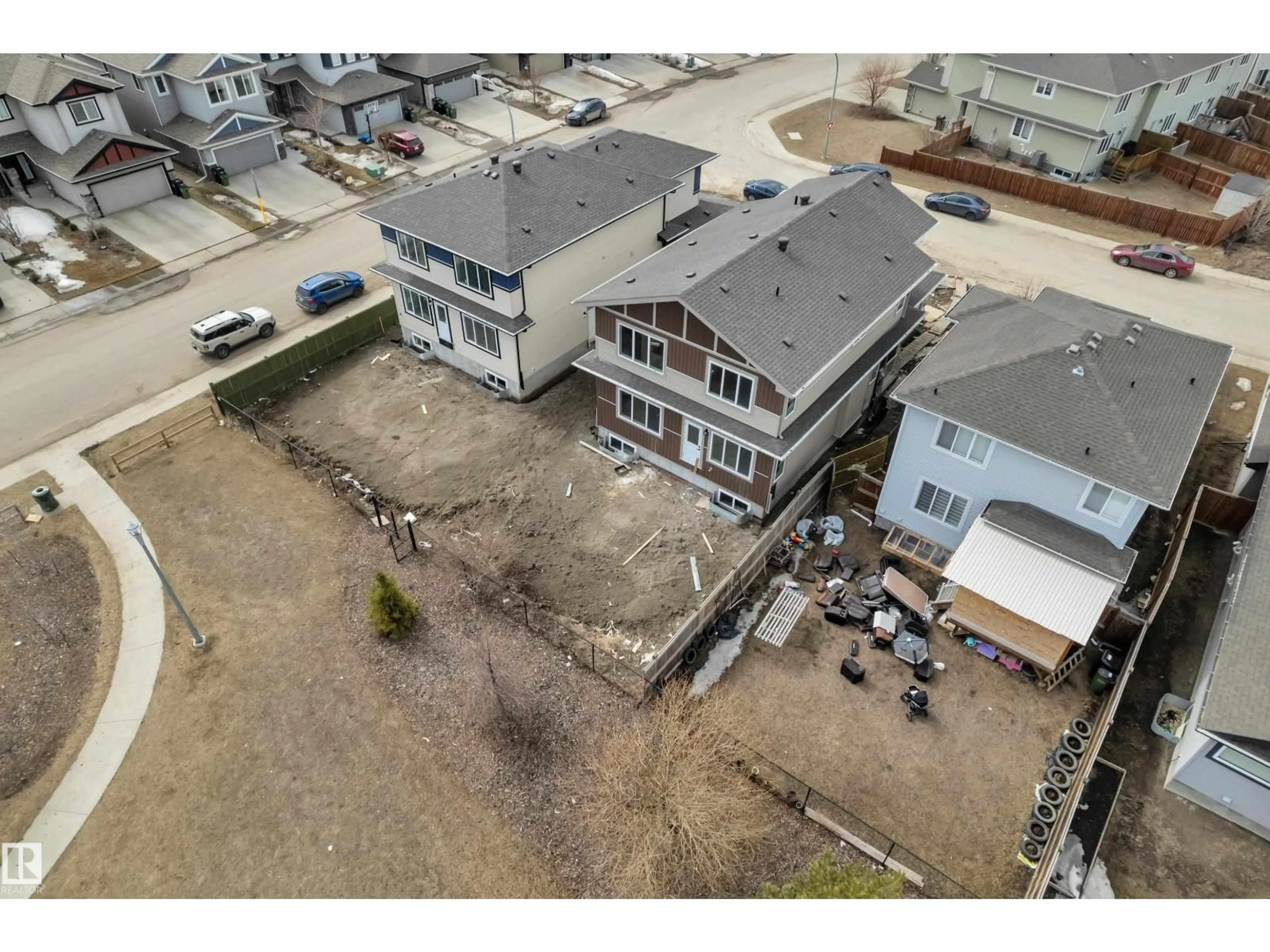 A pic from outside/outdoor area/front of a property/back of a property/a pic from drone, building for 12607 44 ST, Edmonton Alberta T5A1V4