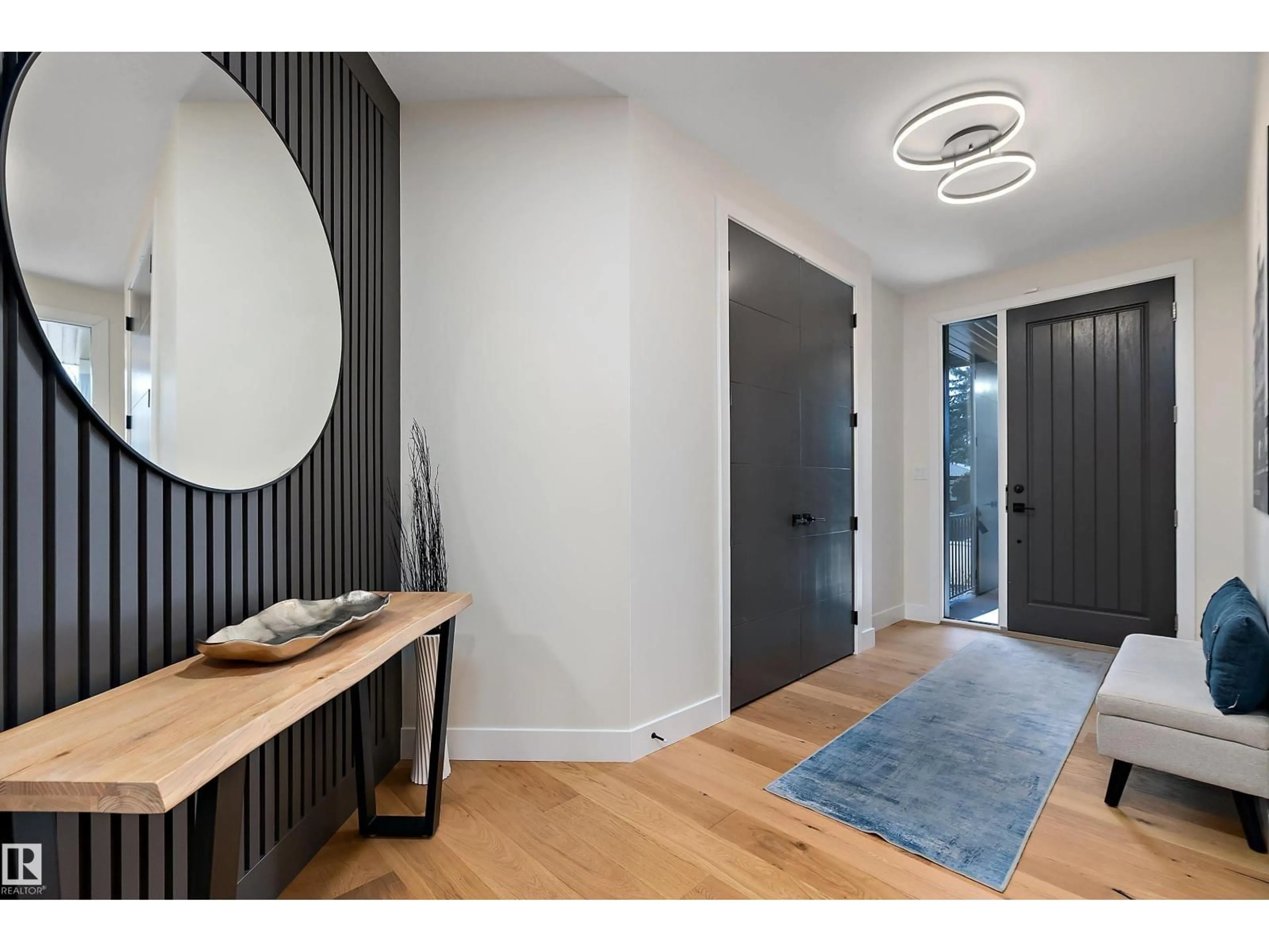 Indoor entryway for 12518 39 AV, Edmonton Alberta T6J0N2