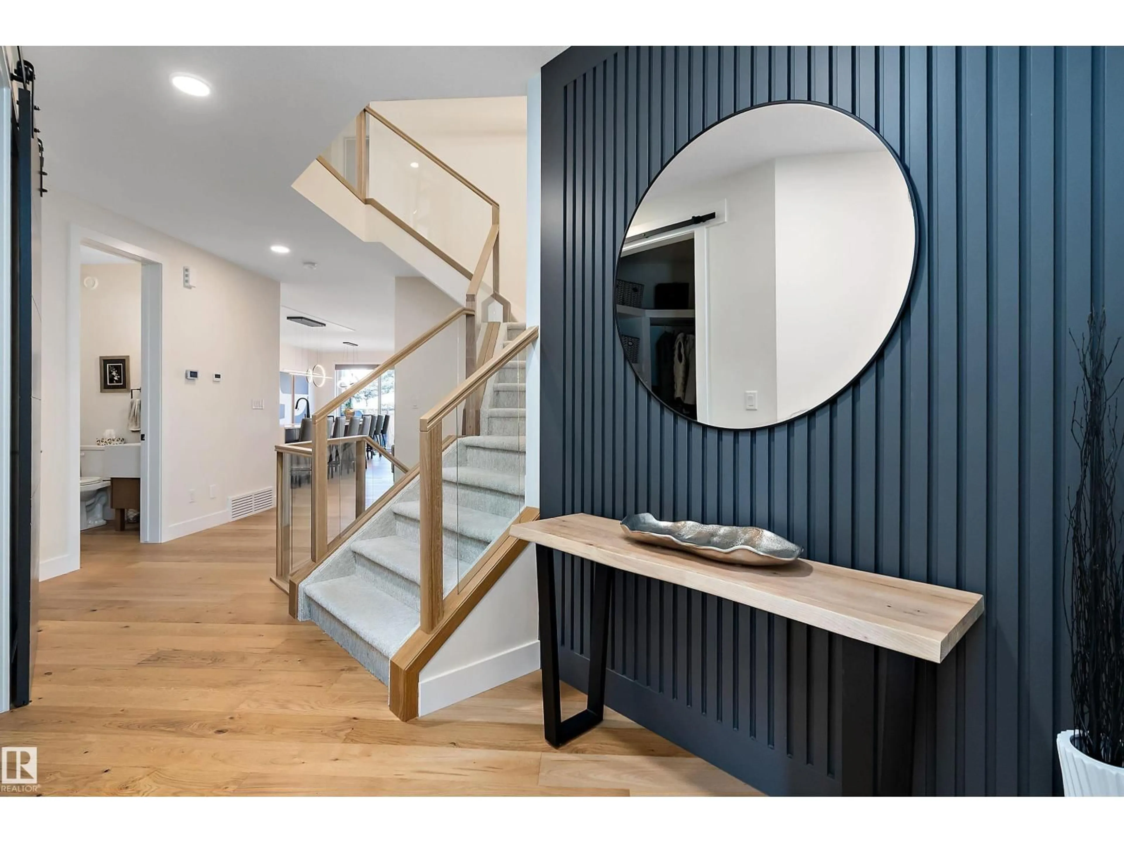 Indoor entryway for 12518 39 AV, Edmonton Alberta T6J0N2