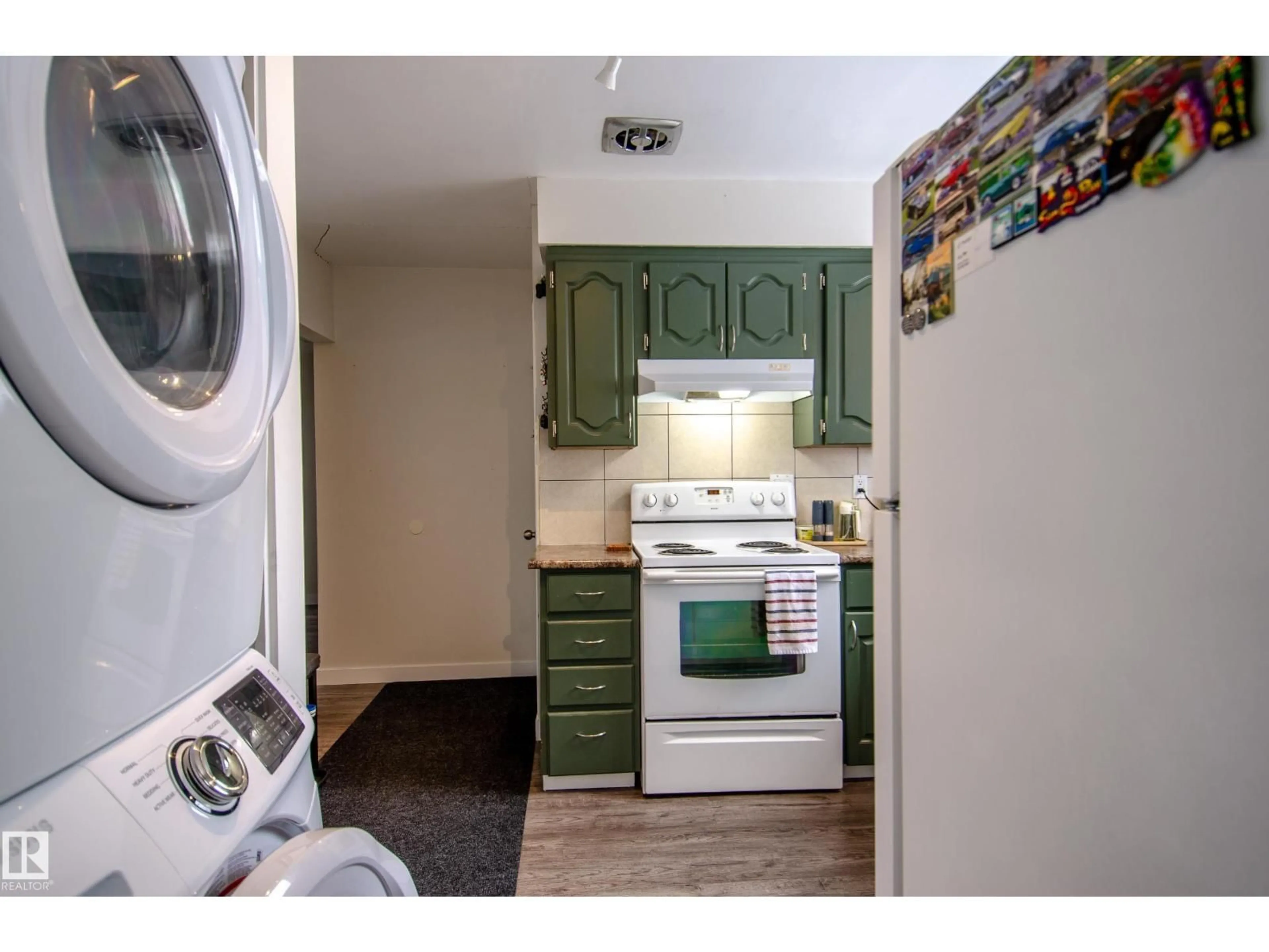 Standard kitchen, unknown for 12904 90 ST, Edmonton Alberta T5E3L8