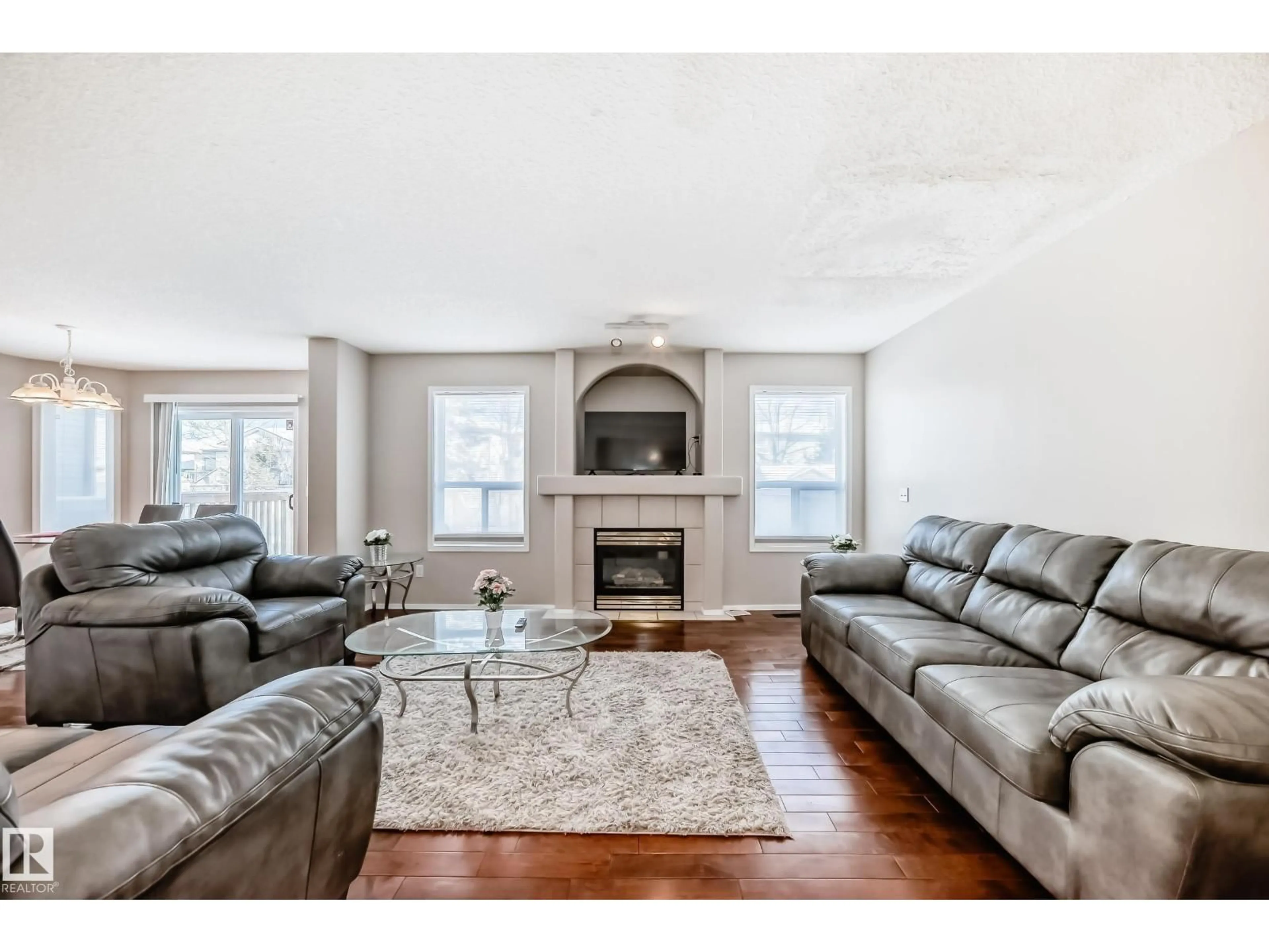 Living room with furniture, unknown for 19024 50 AV, Edmonton Alberta T6M2T7