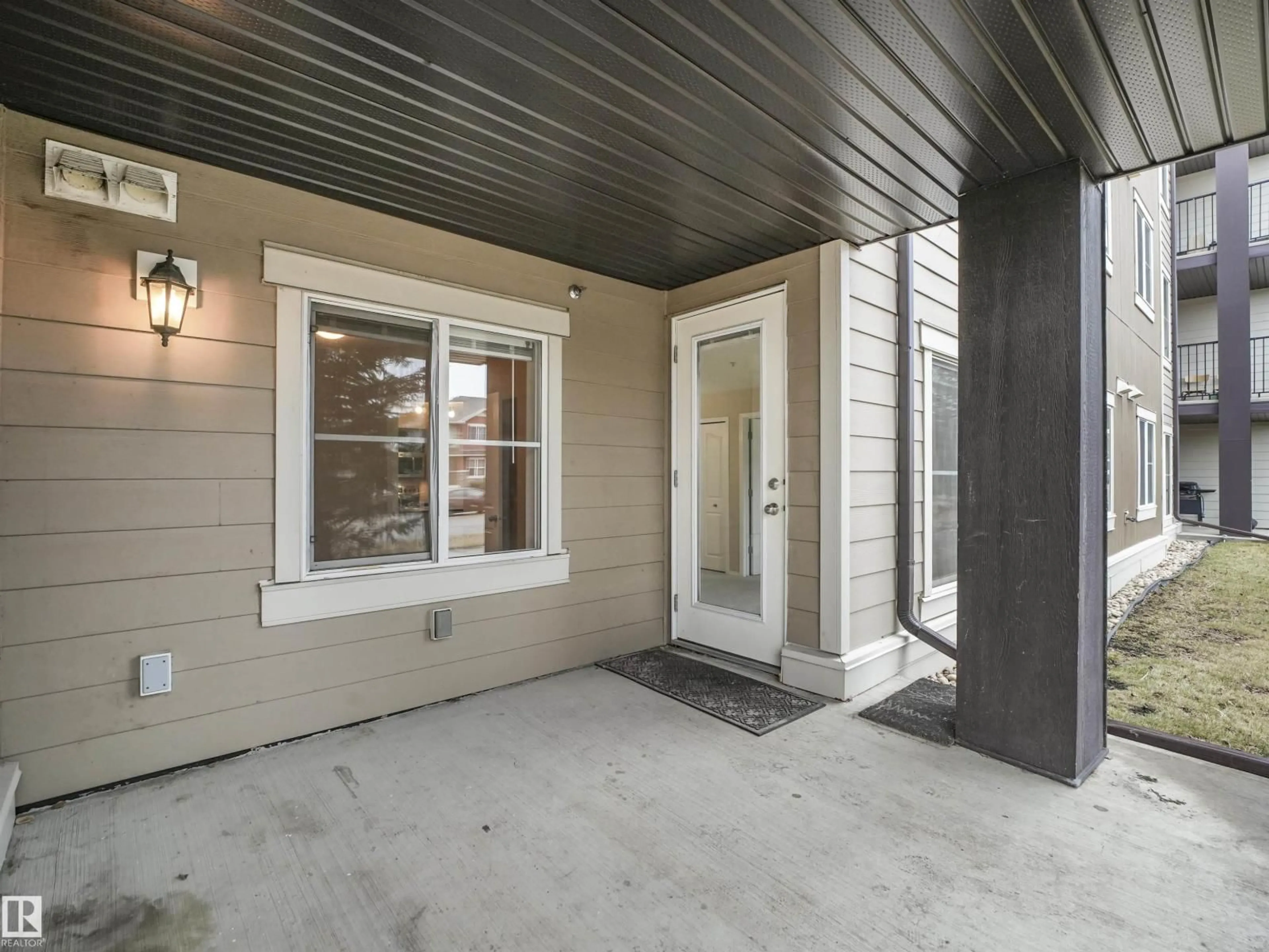 Indoor entryway for 116 WATT BV, Edmonton Alberta T6X1P7