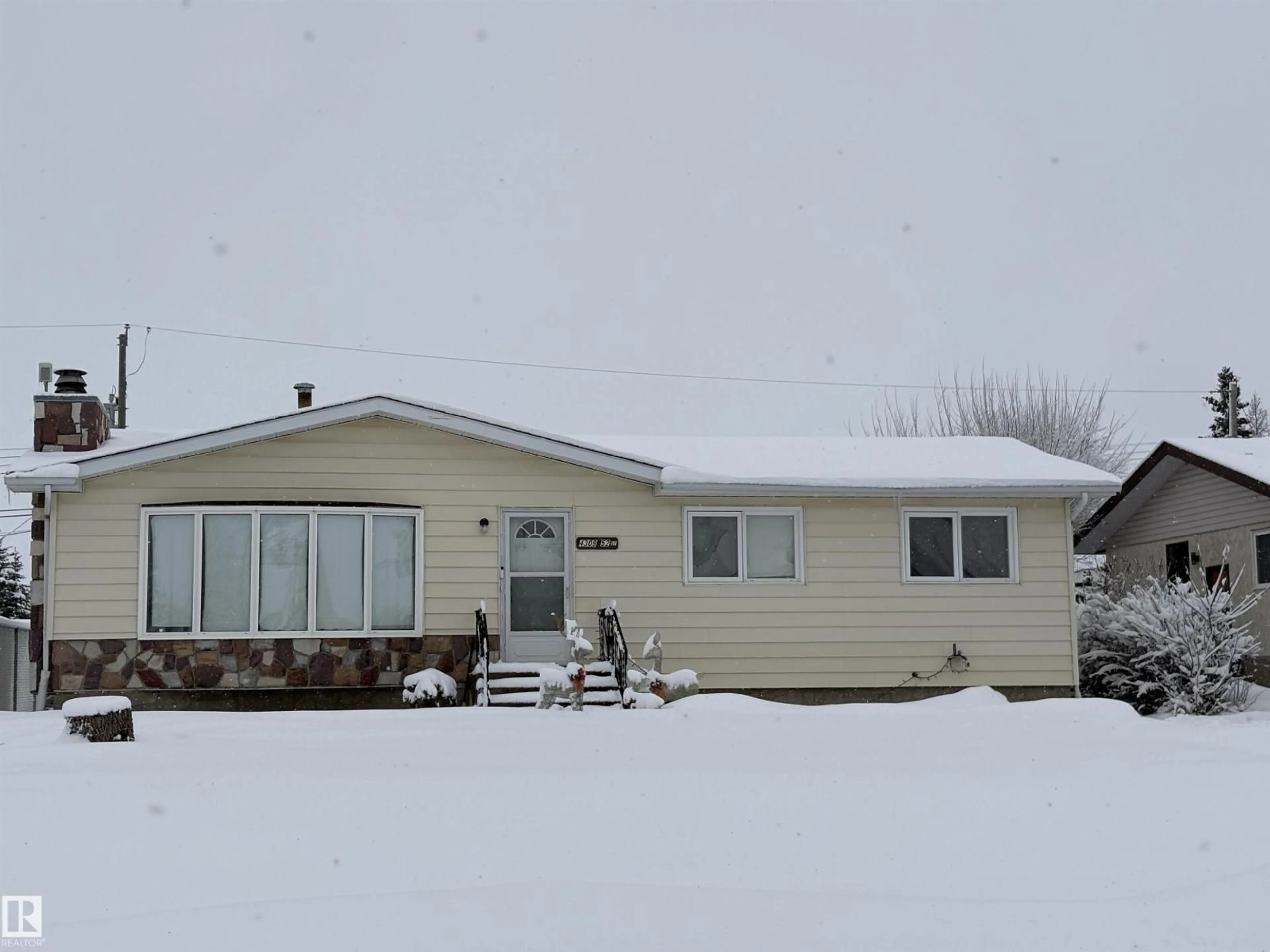Home with vinyl exterior material, unknown for 4309 52 ST, Smoky Lake Town Alberta T0A3C0