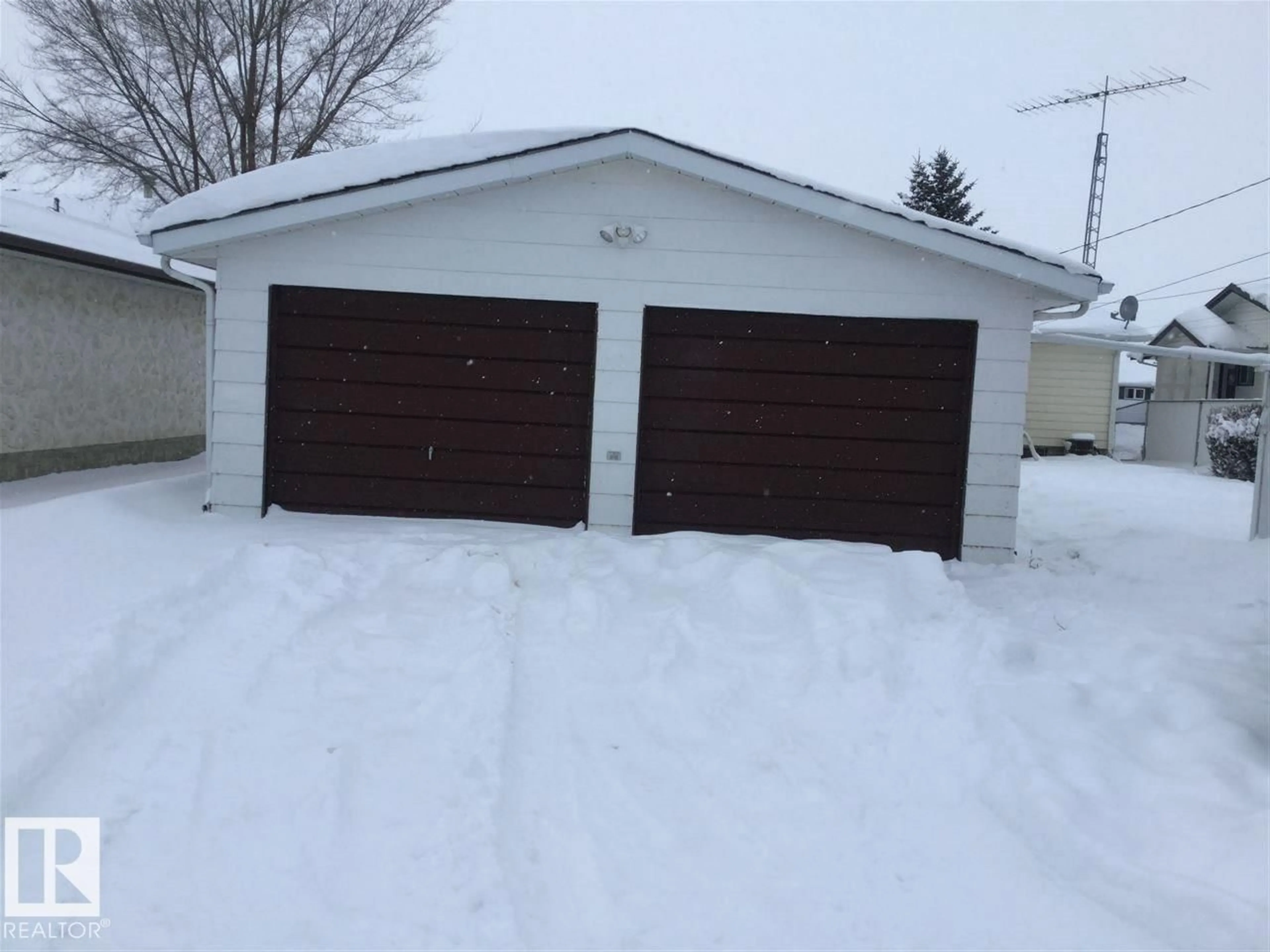 Indoor garage for 4309 52 ST, Smoky Lake Town Alberta T0A3C0