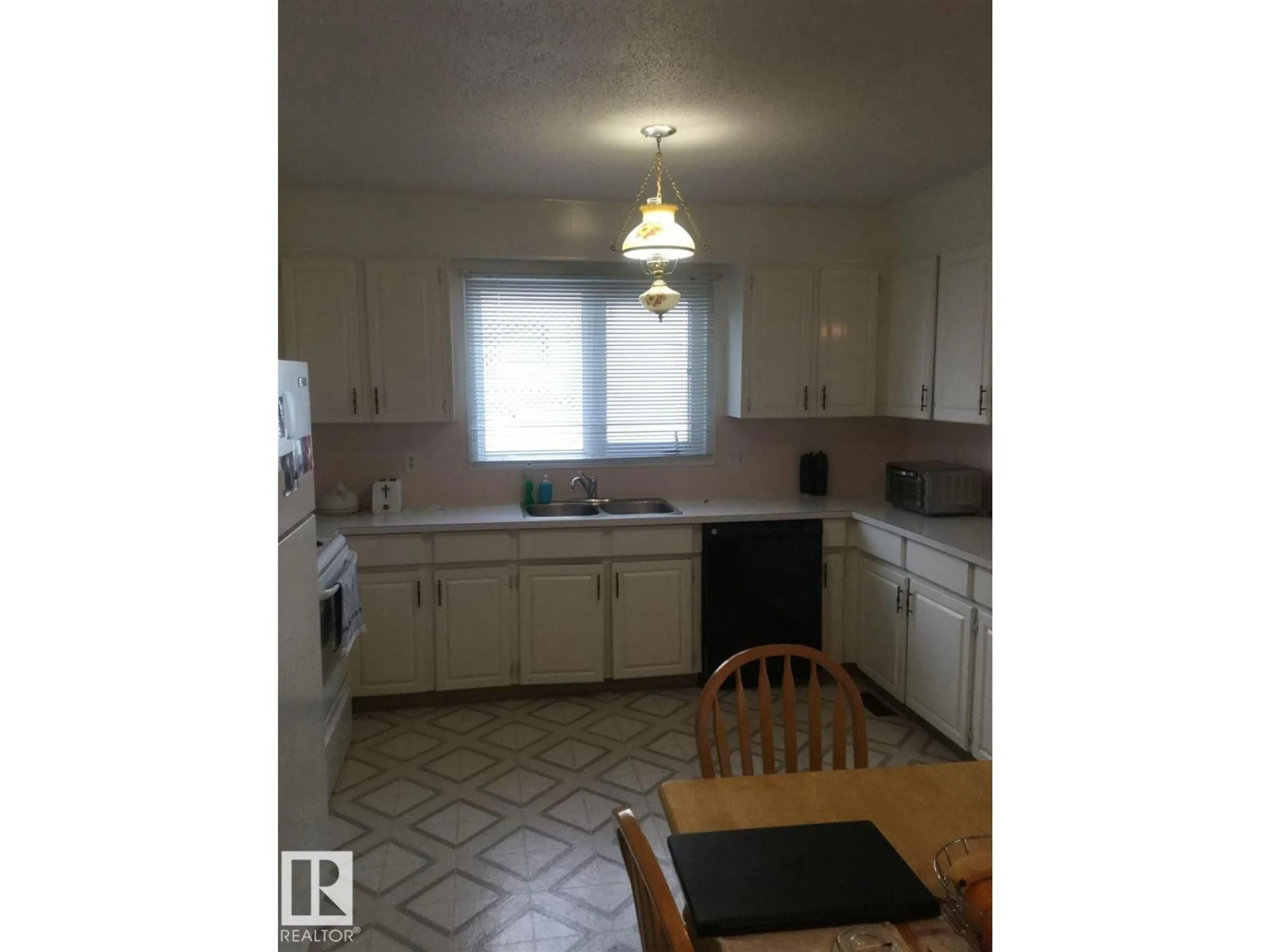Standard kitchen, unknown for 4309 52 ST, Smoky Lake Town Alberta T0A3C0