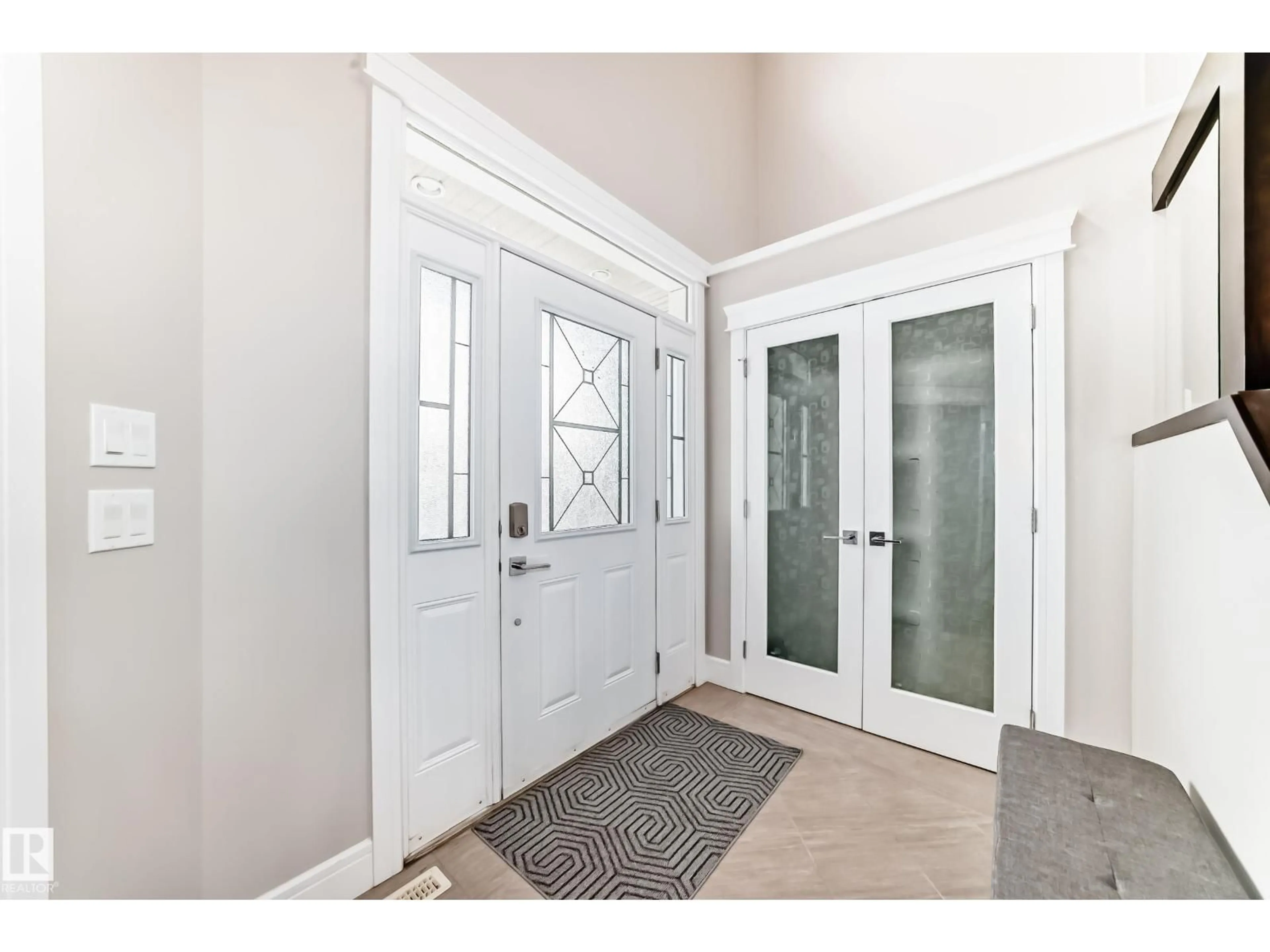 Indoor entryway for 4134 CHARLES LI SW, Edmonton Alberta T6W0Z5