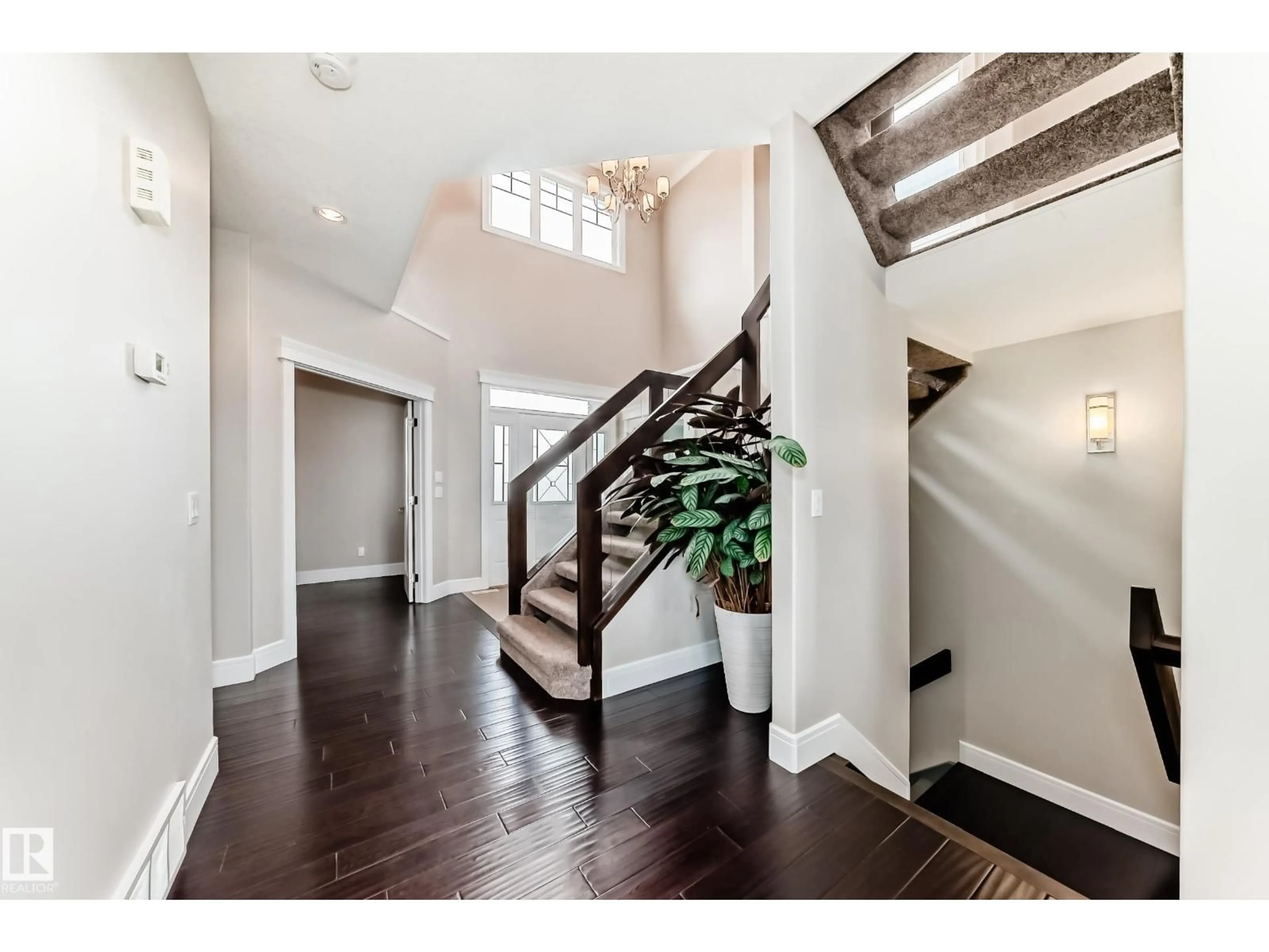 Indoor entryway for 4134 CHARLES LI SW, Edmonton Alberta T6W0Z5