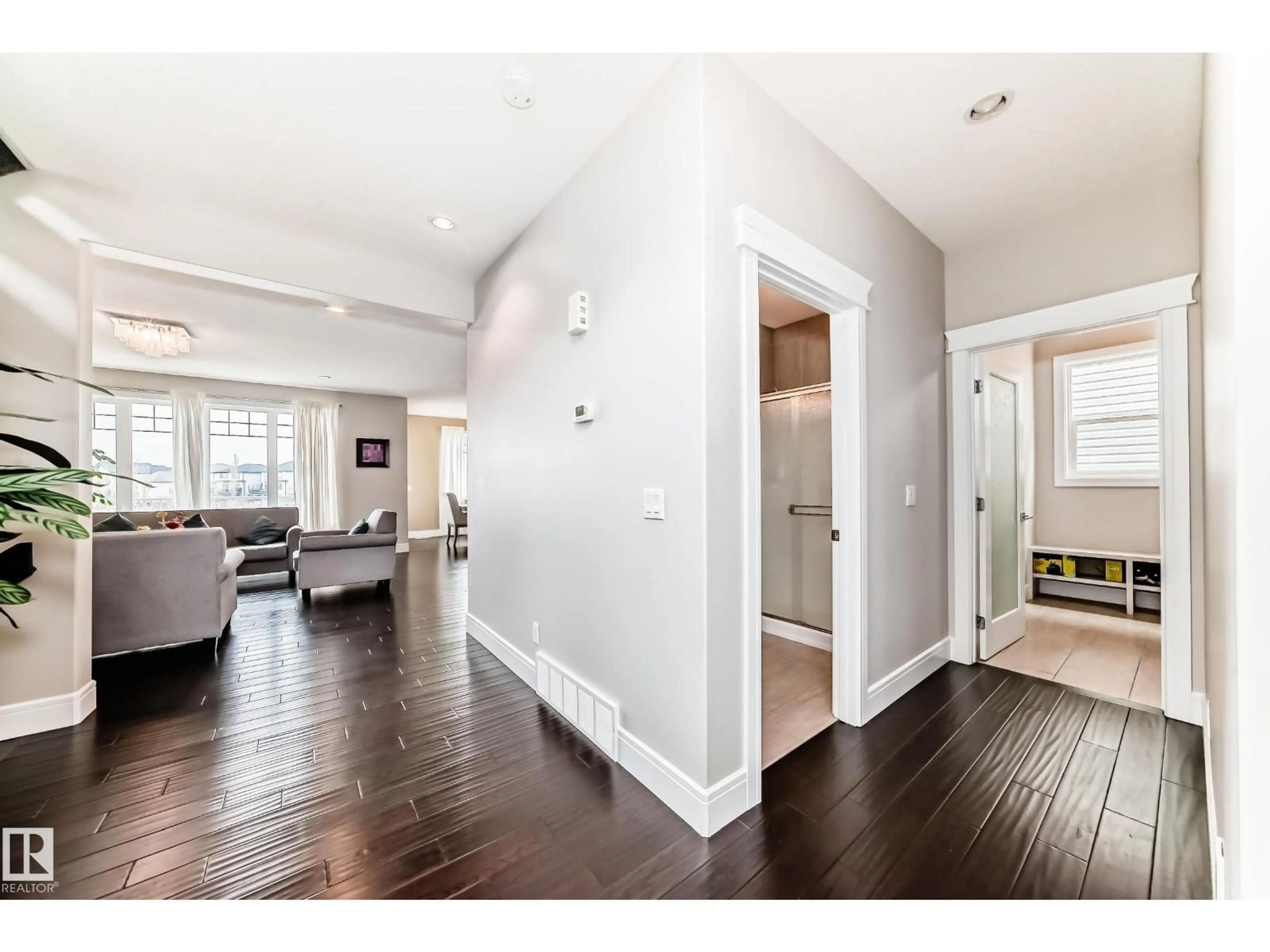 Indoor entryway for 4134 CHARLES LI SW, Edmonton Alberta T6W0Z5