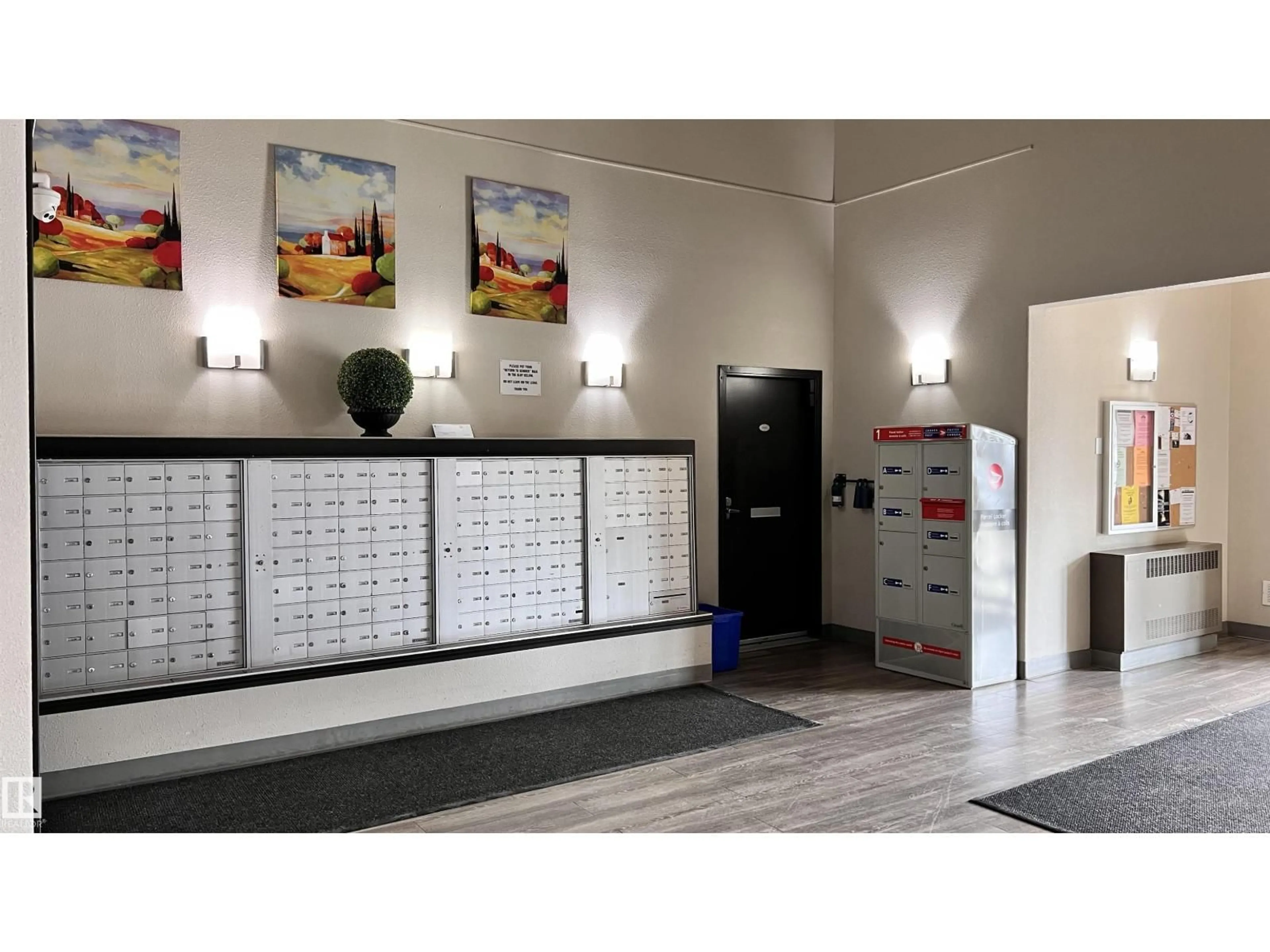 Lobby for 1318 CLAREVIEW STATION DR, Edmonton Alberta T5Y0E6