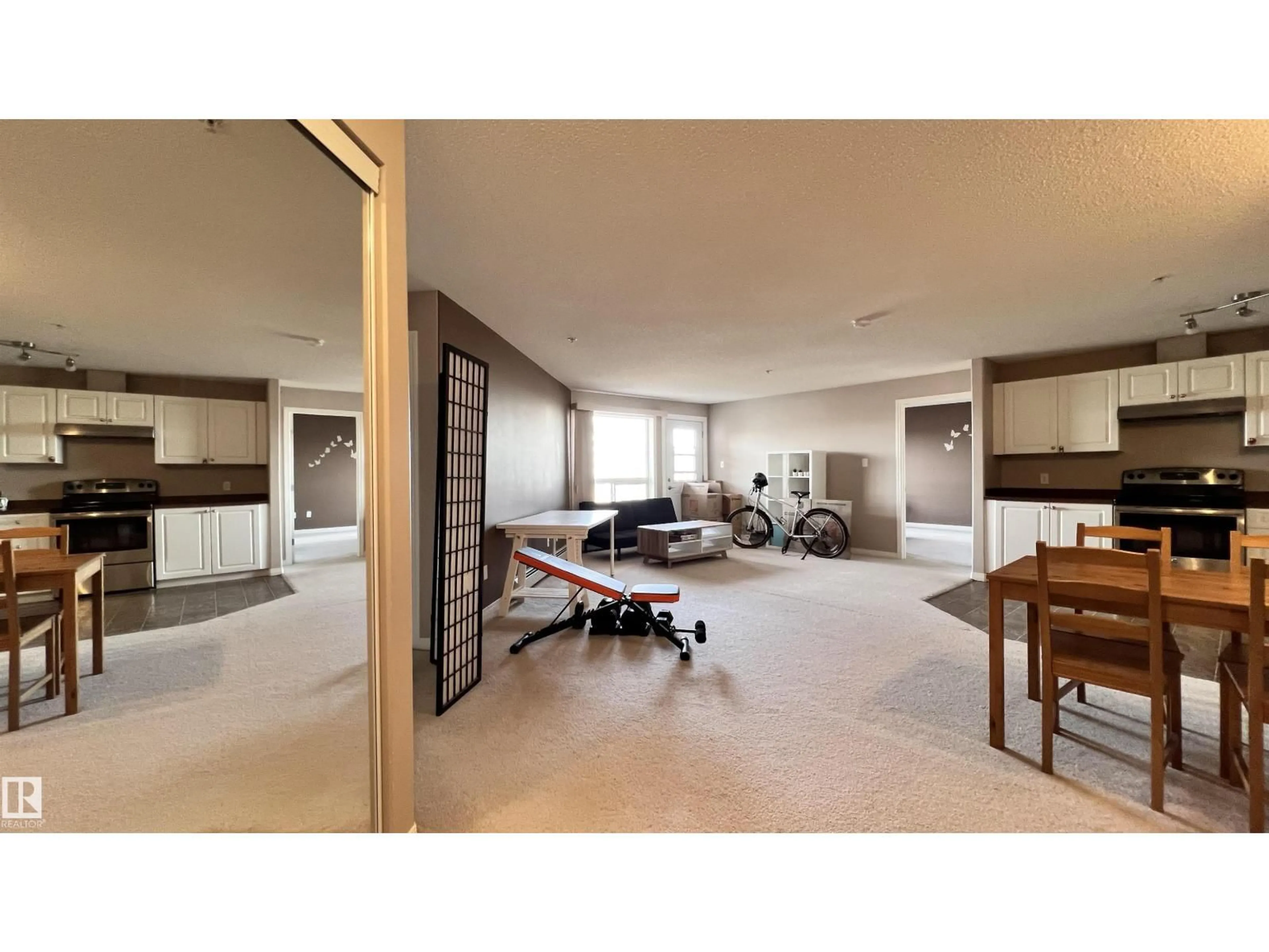 A pic of a room for 1318 CLAREVIEW STATION DR, Edmonton Alberta T5Y0E6
