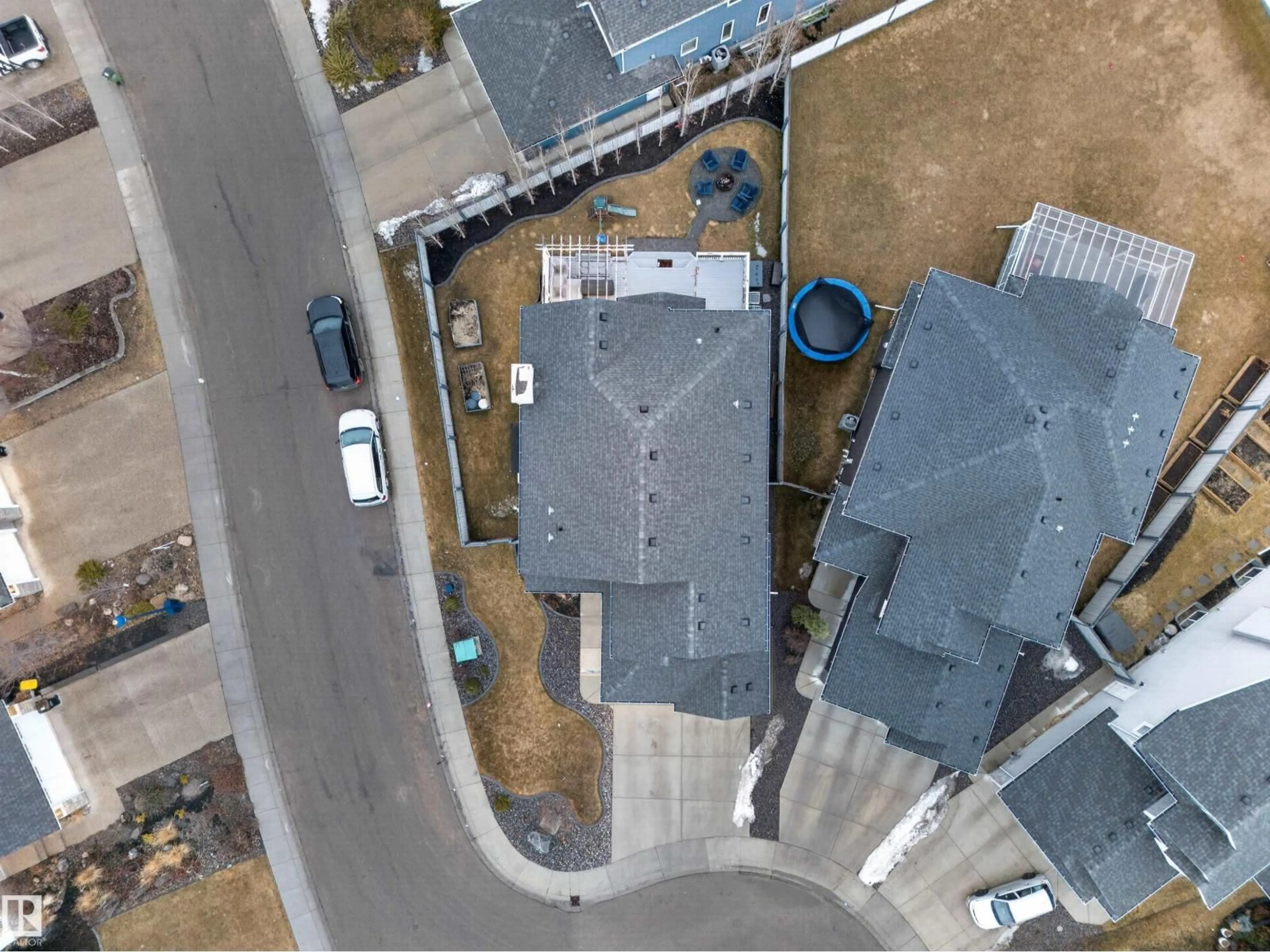 A pic from outside/outdoor area/front of a property/back of a property/a pic from drone, street for 9037 24 AV, Edmonton Alberta T6X2C4