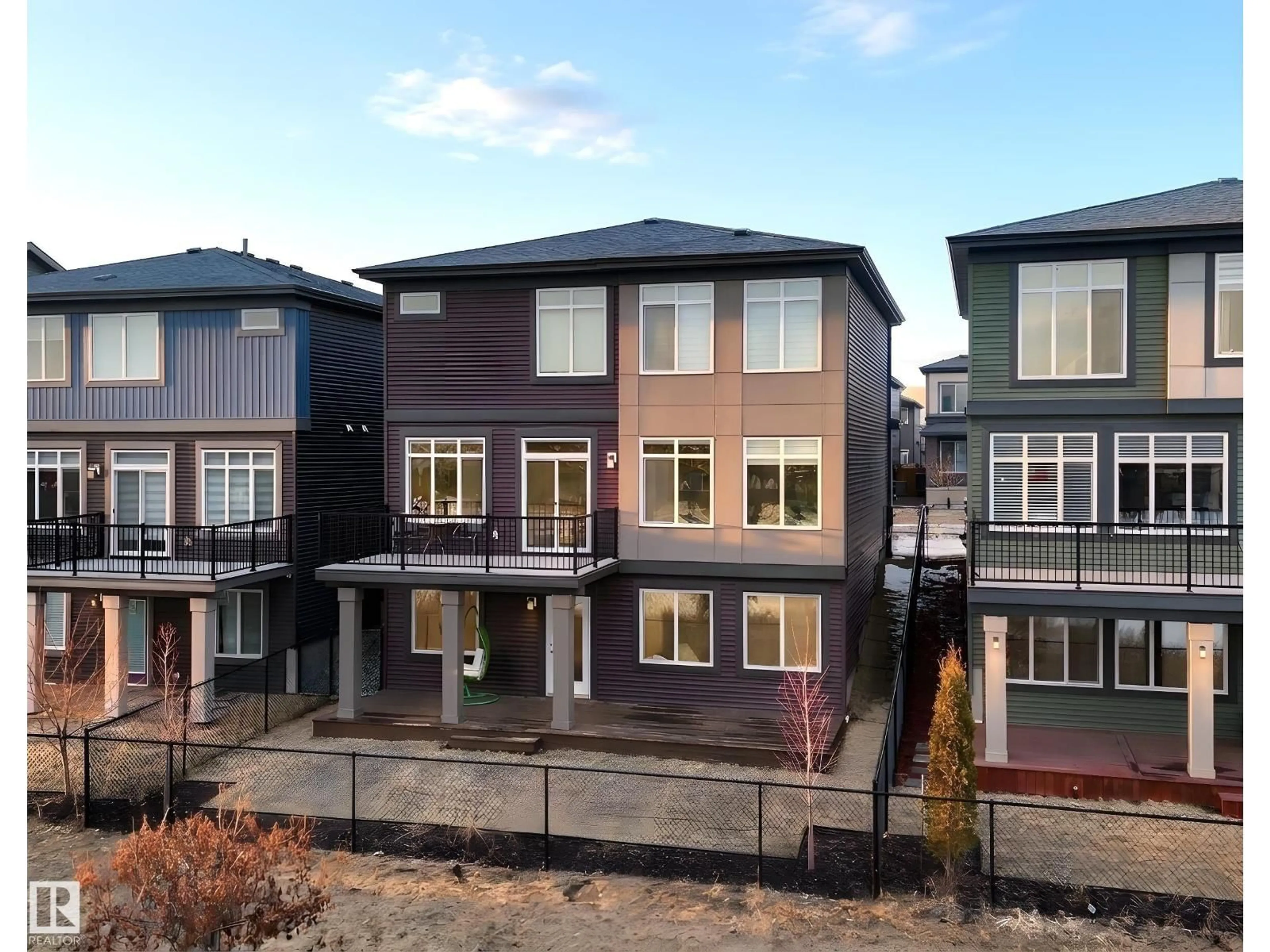 A pic from outside/outdoor area/front of a property/back of a property/a pic from drone, street for 6055 KING LANDING LD, Edmonton Alberta T6W4K5