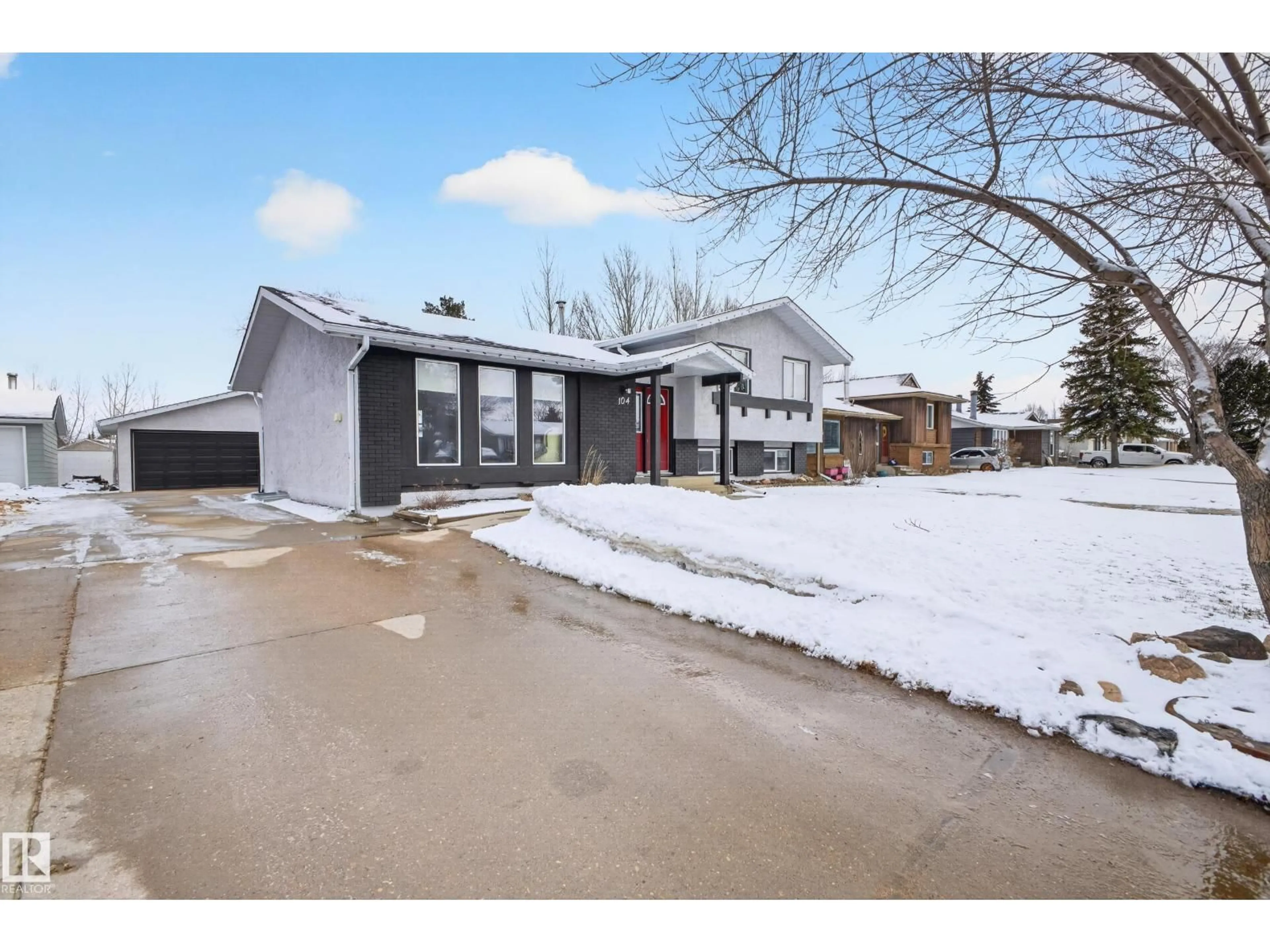 Unknown for 104 GRANDIN DR, Morinville Alberta T8R1H5