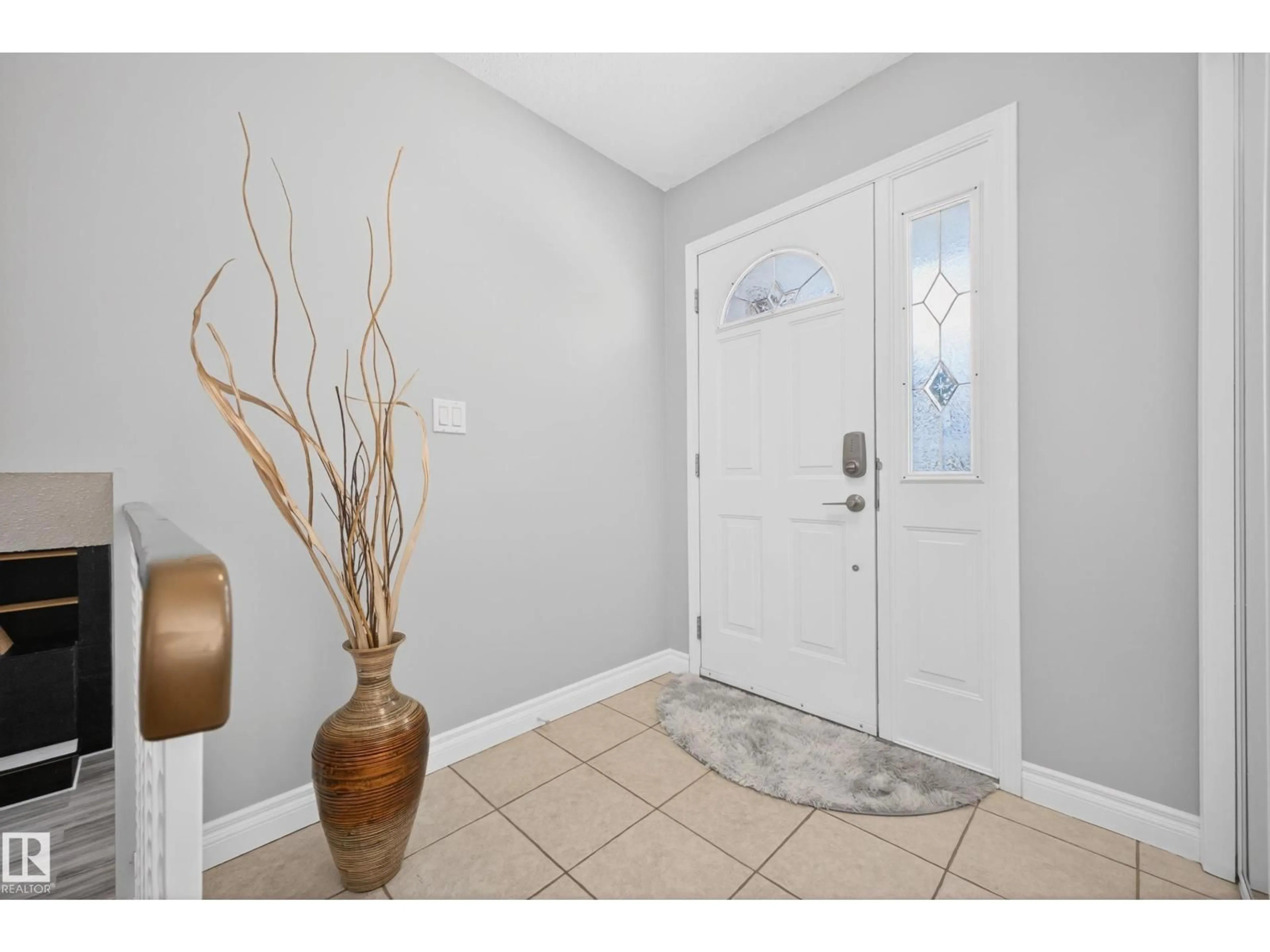Indoor entryway for 104 GRANDIN DR, Morinville Alberta T8R1H5