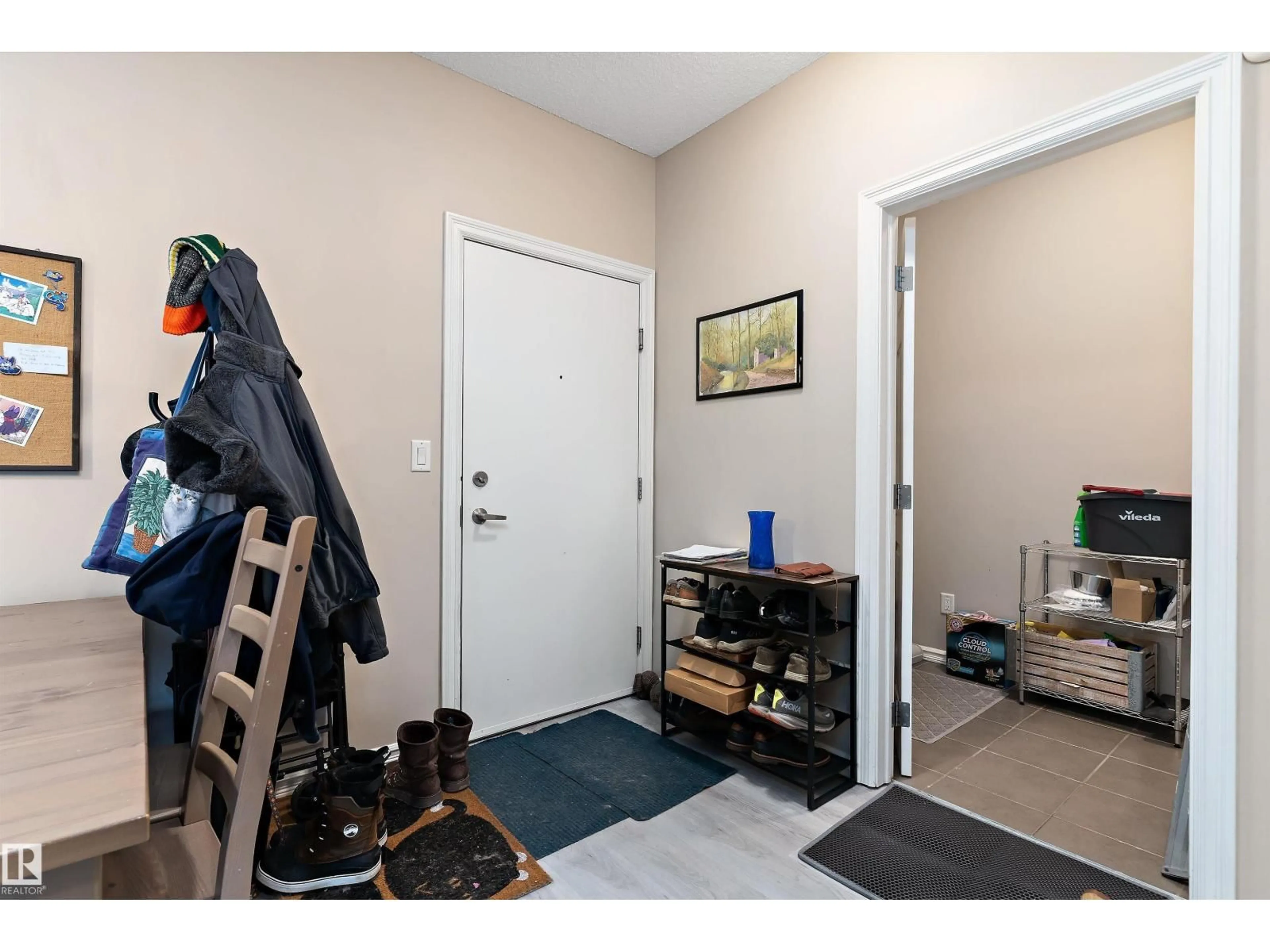 Indoor entryway for #213 - 263 MACEWAN RD, Edmonton Alberta T6W0C4