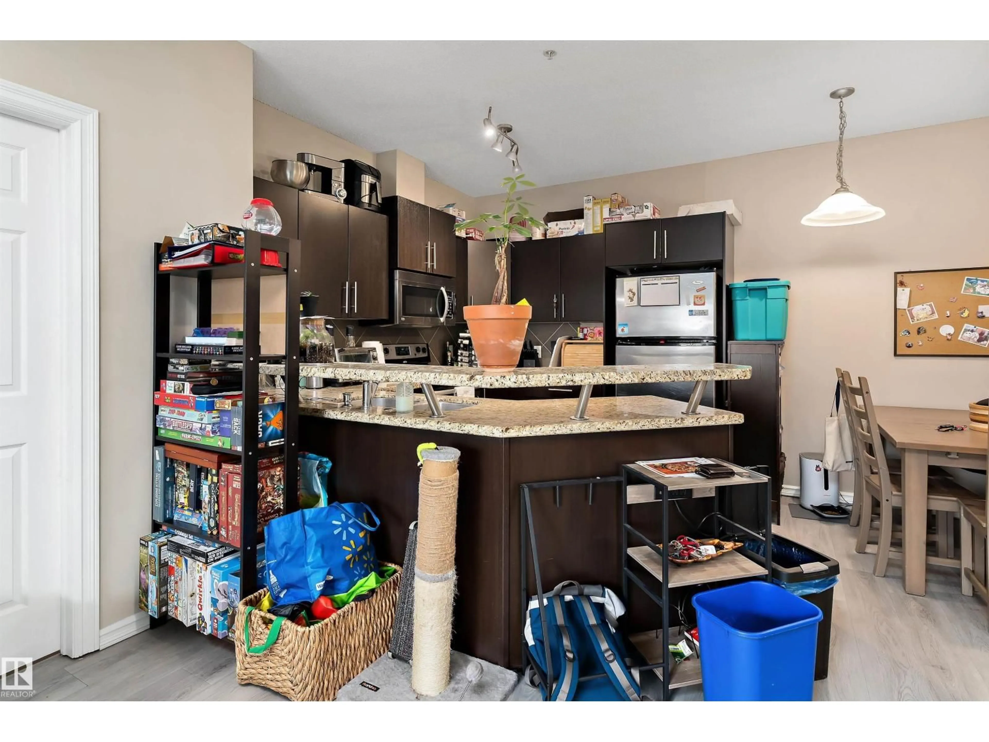 Standard kitchen, unknown for #213 - 263 MACEWAN RD, Edmonton Alberta T6W0C4