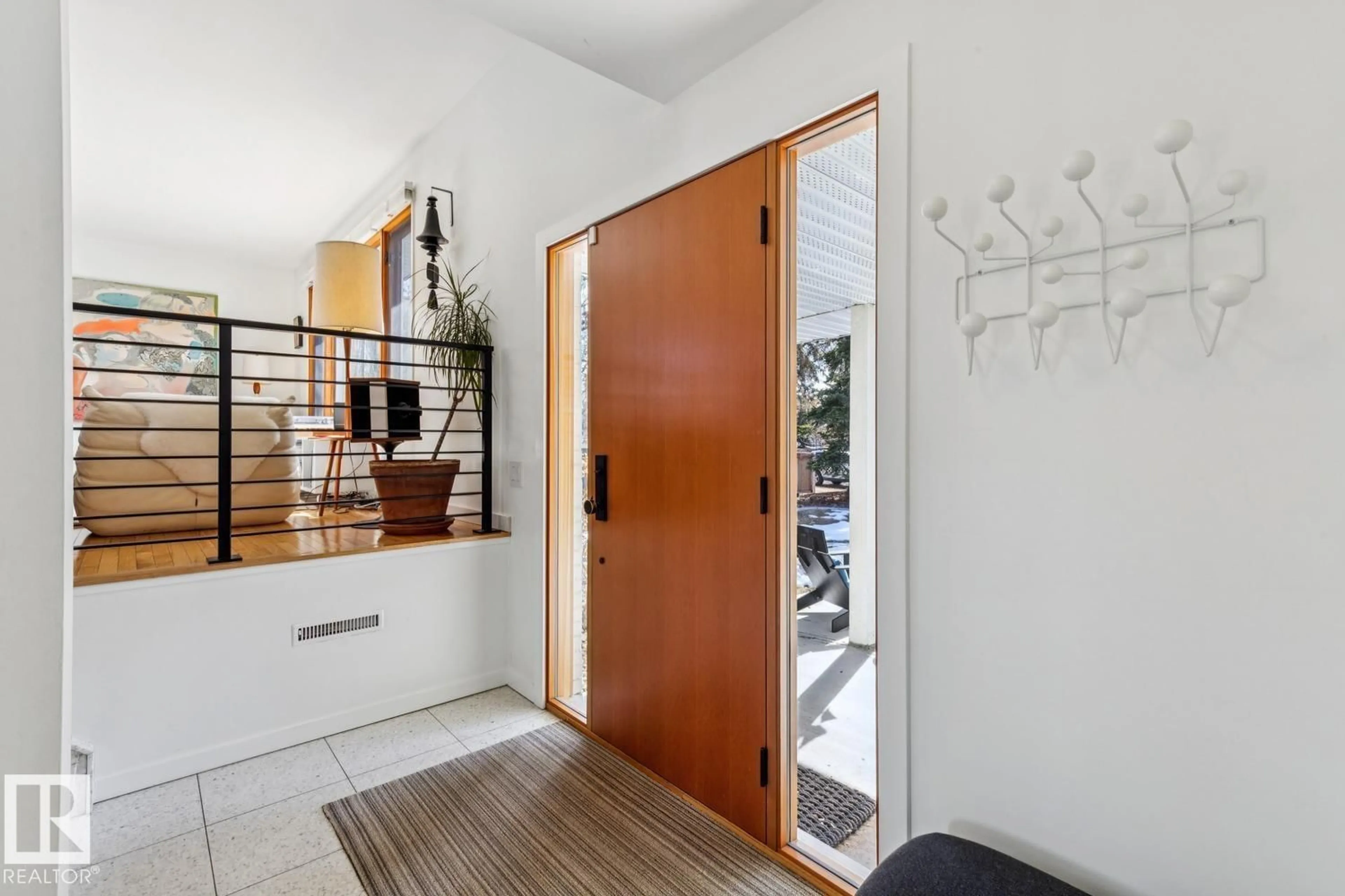 Indoor entryway for 15608 75 AV, Edmonton Alberta T5R2Z3