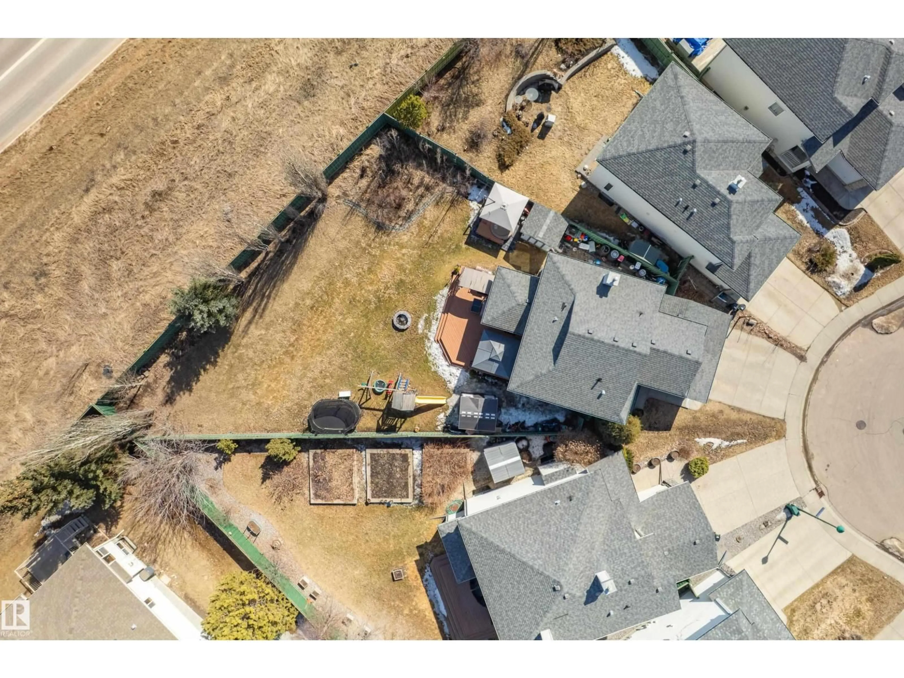 A pic from outside/outdoor area/front of a property/back of a property/a pic from drone, street for 442 HUNTERS GR, Edmonton Alberta T6R3C1
