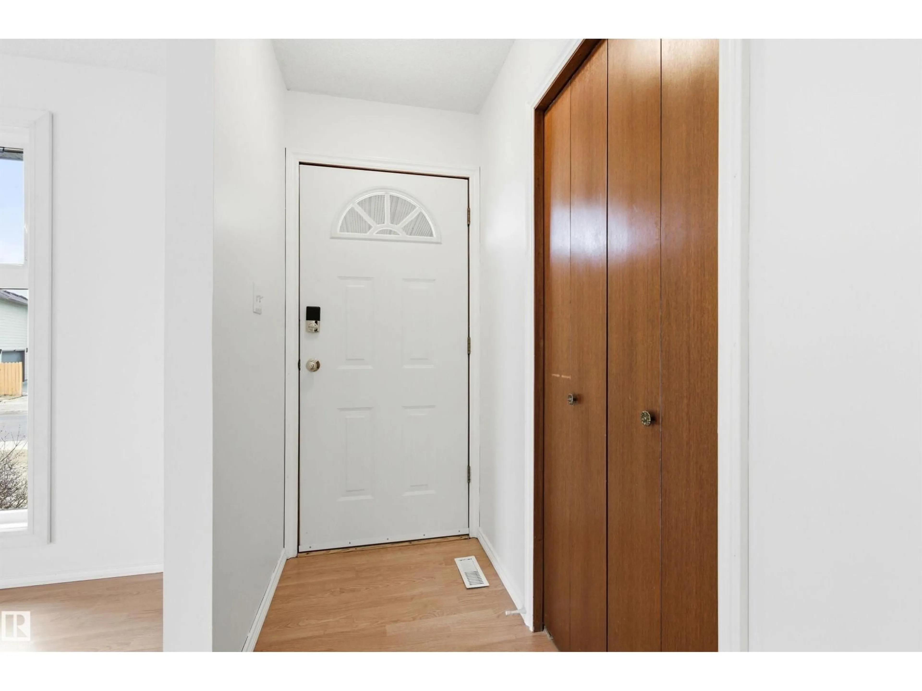 Indoor entryway for 1707 65 ST, Edmonton Alberta T6L1N1