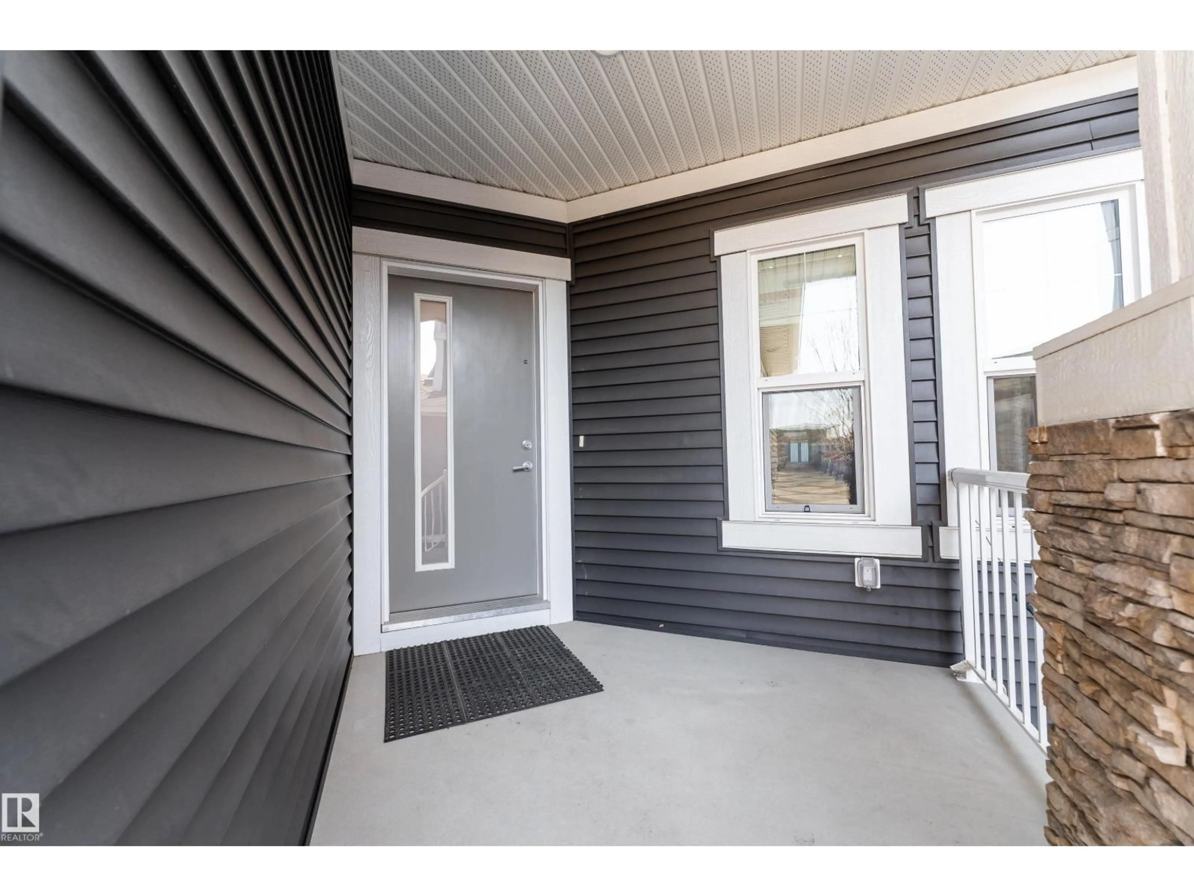 Indoor entryway for 6193 CARR RD, Edmonton Alberta T5E6Y5