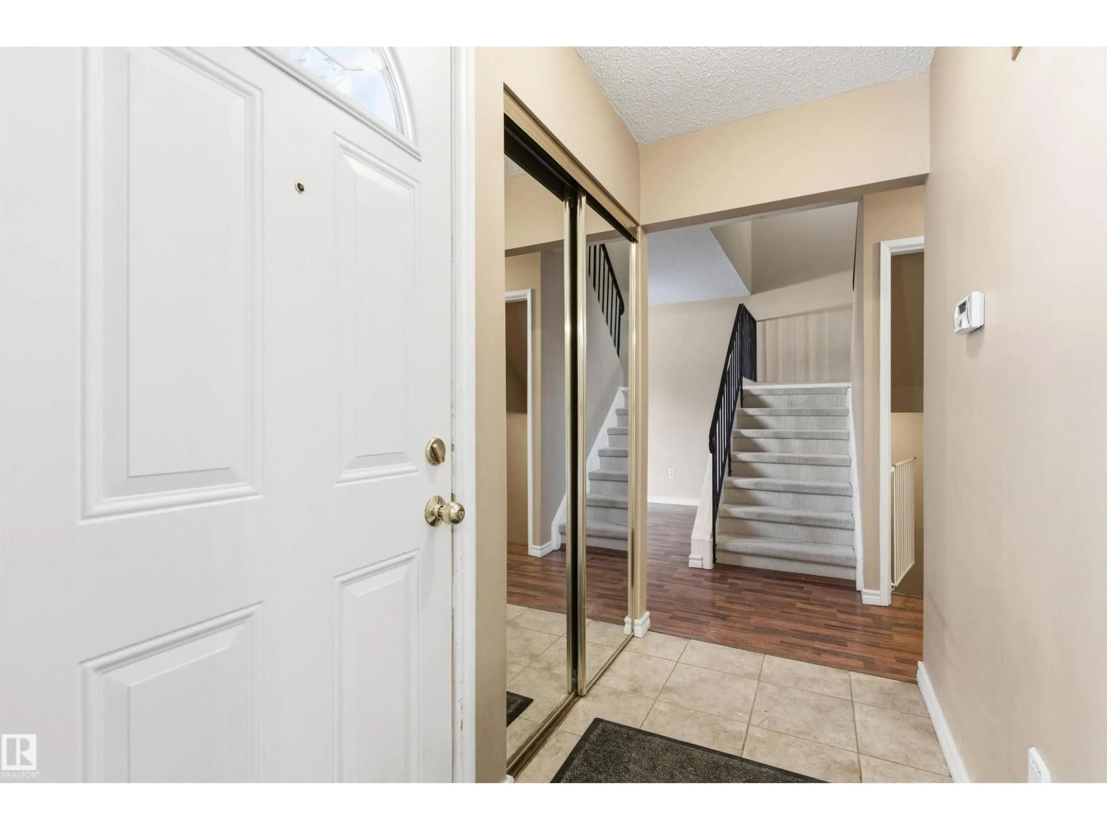 Indoor entryway for 14707 - 218 53 AV NW, Edmonton Alberta T6H5C9