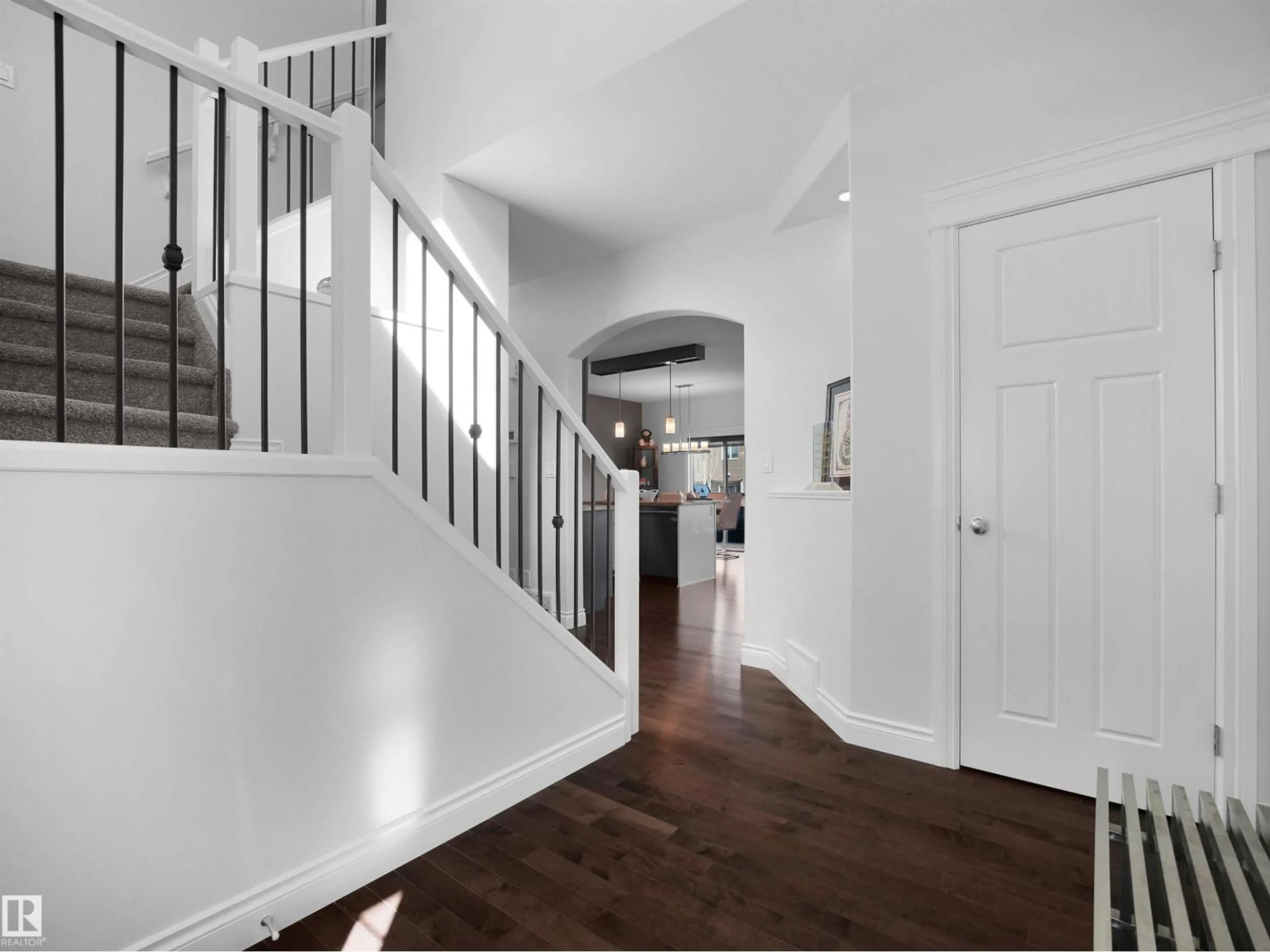 Indoor entryway for LI SW - 2690 KIRKLAND LINK, Edmonton Alberta T6W2A5