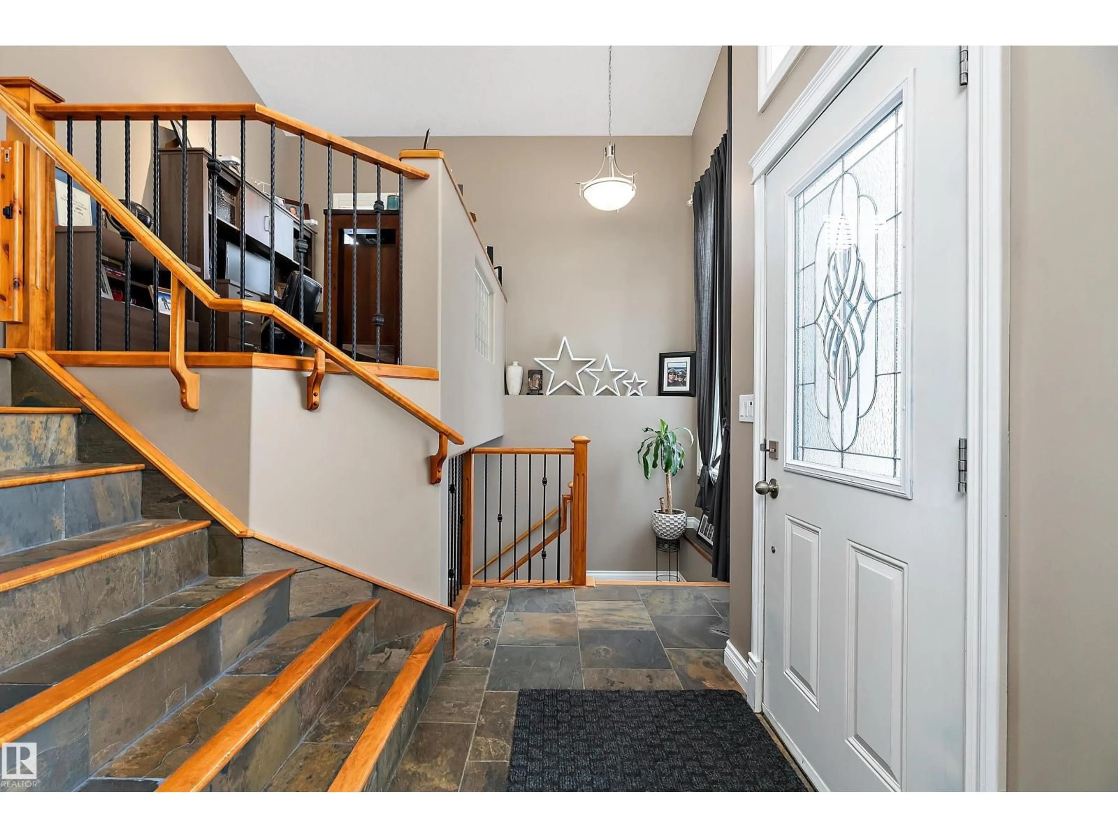 Indoor entryway for 134 FRASER WY, Edmonton Alberta T5Y3M8
