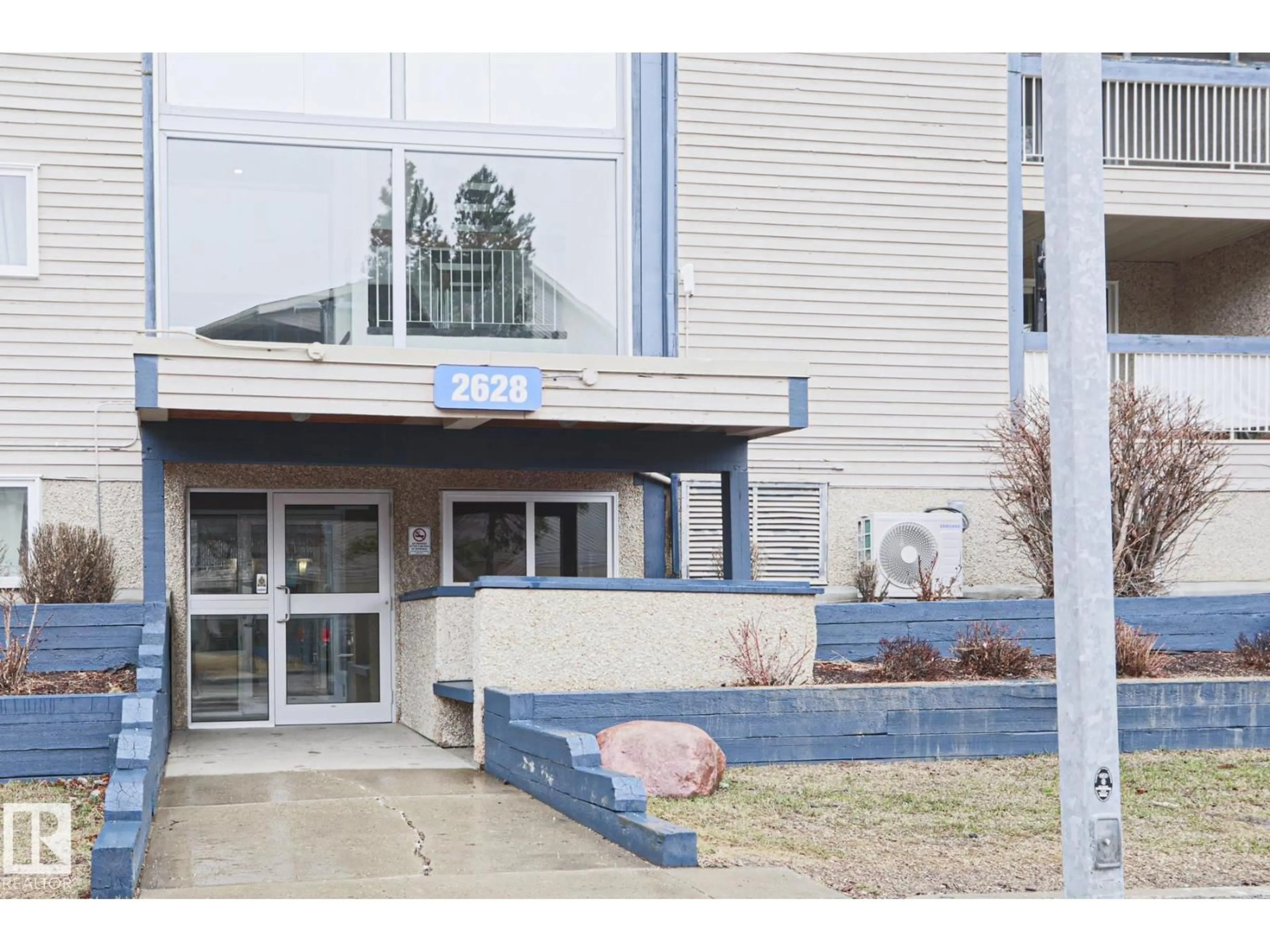 Indoor foyer for #303 - 2628 MILL WOODS RD E, Edmonton Alberta T6L5K8