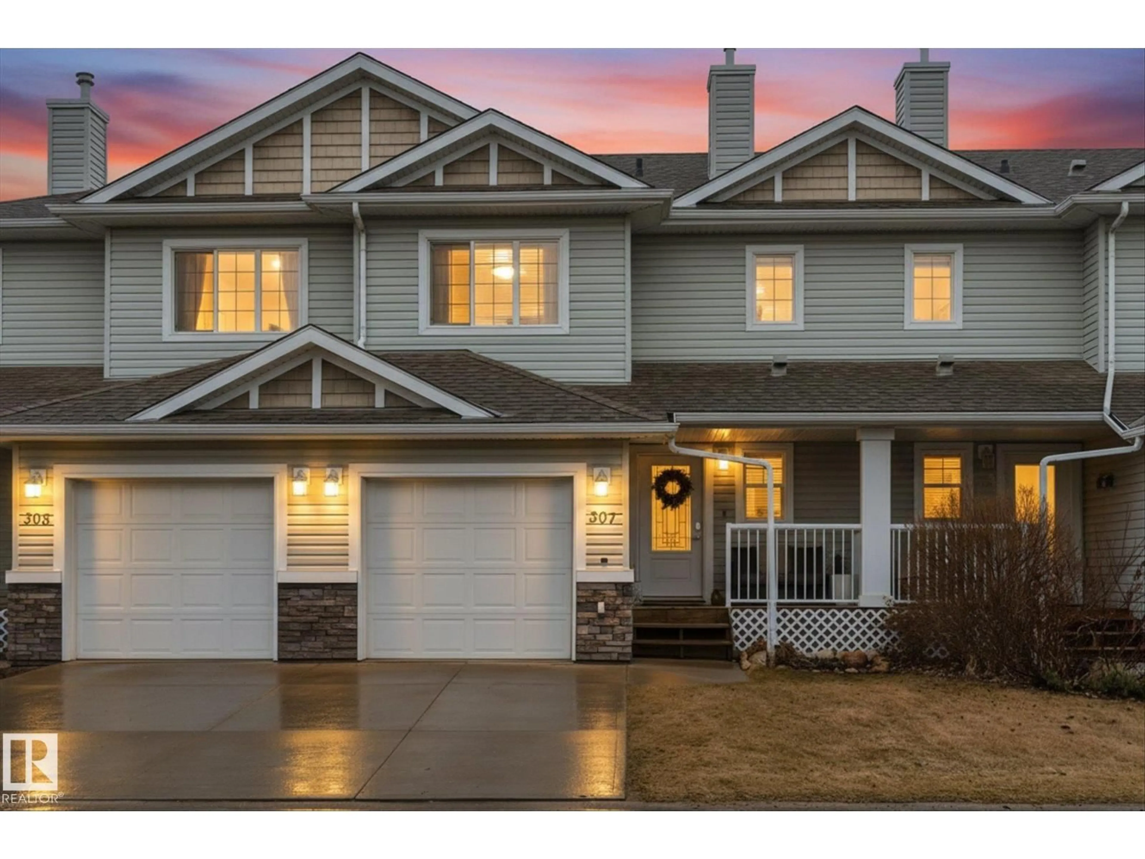 Home with vinyl exterior material, street for 307 GRAYWOOD ME, Stony Plain Alberta T7Z0C2