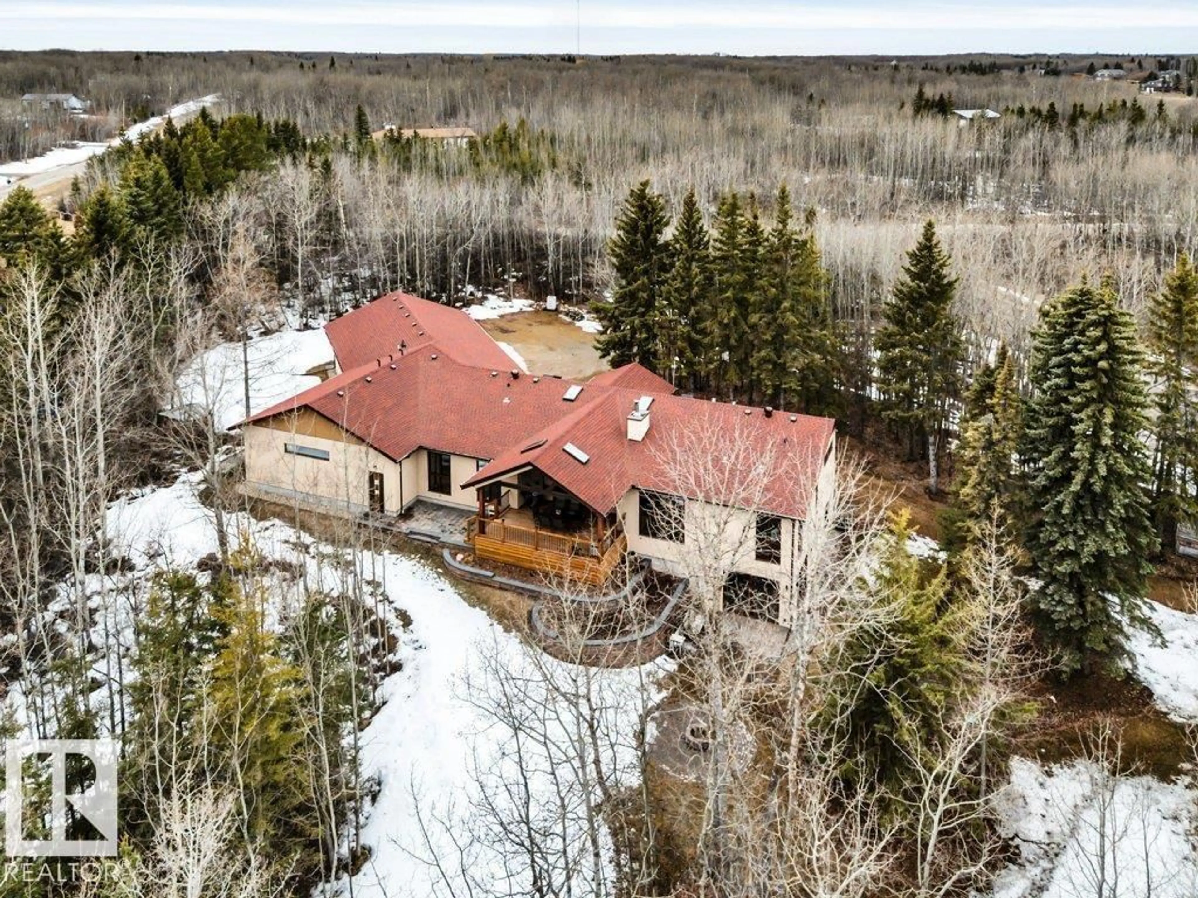A pic from outside/outdoor area/front of a property/back of a property/a pic from drone, unknown for 51331 RGE RD 224, Rural Strathcona County Alberta T8C1H3