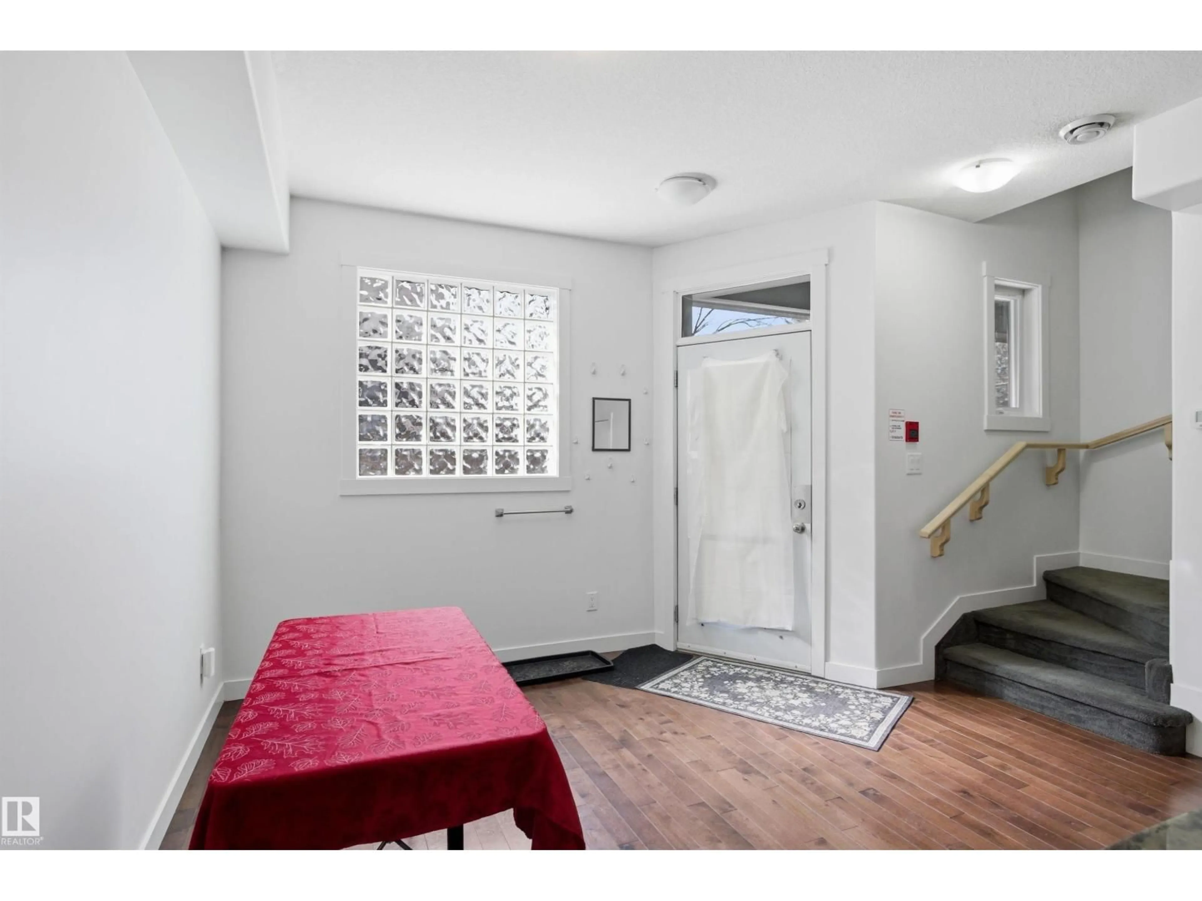 Indoor entryway for NW - 10806 83 AV, Edmonton Alberta T6E2E7