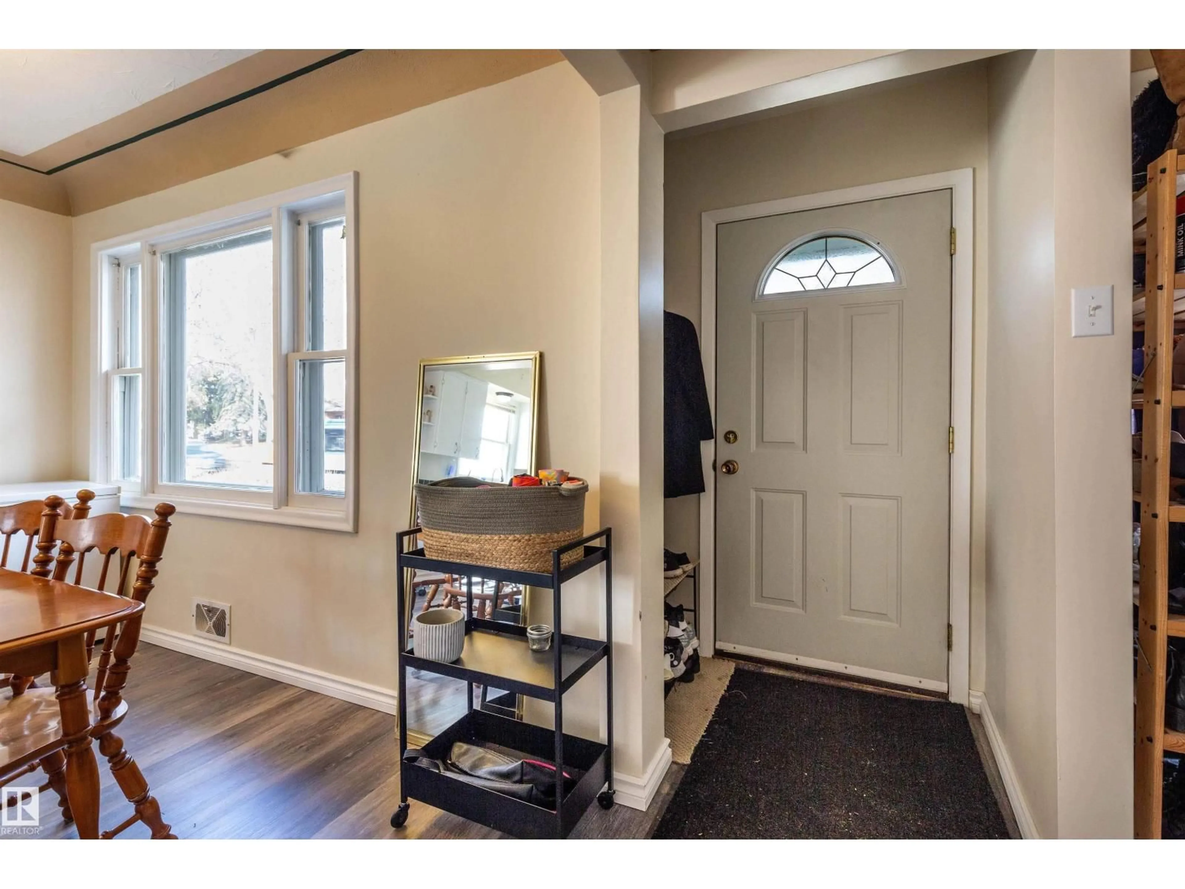 Indoor entryway for NW - 9214 92 ST, Edmonton Alberta T6C3R5