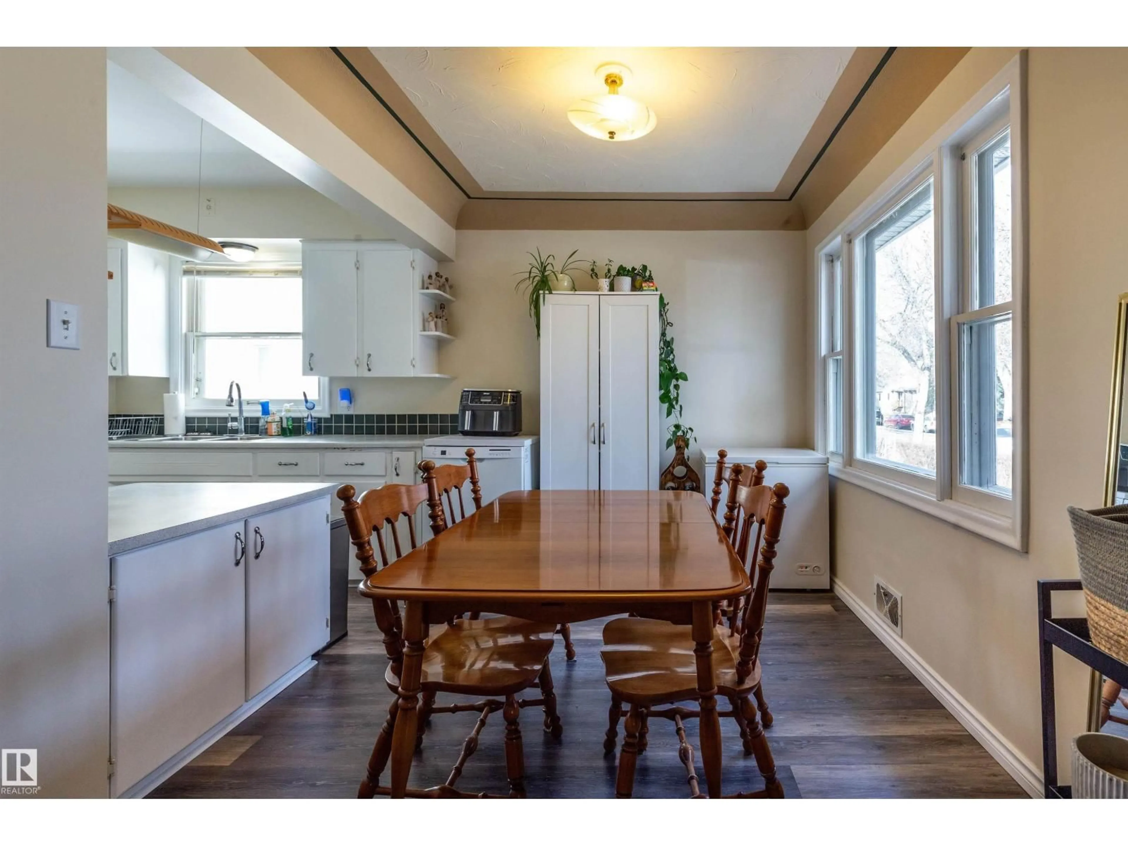 Dining room, wood/laminate floor for NW - 9214 92 ST, Edmonton Alberta T6C3R5