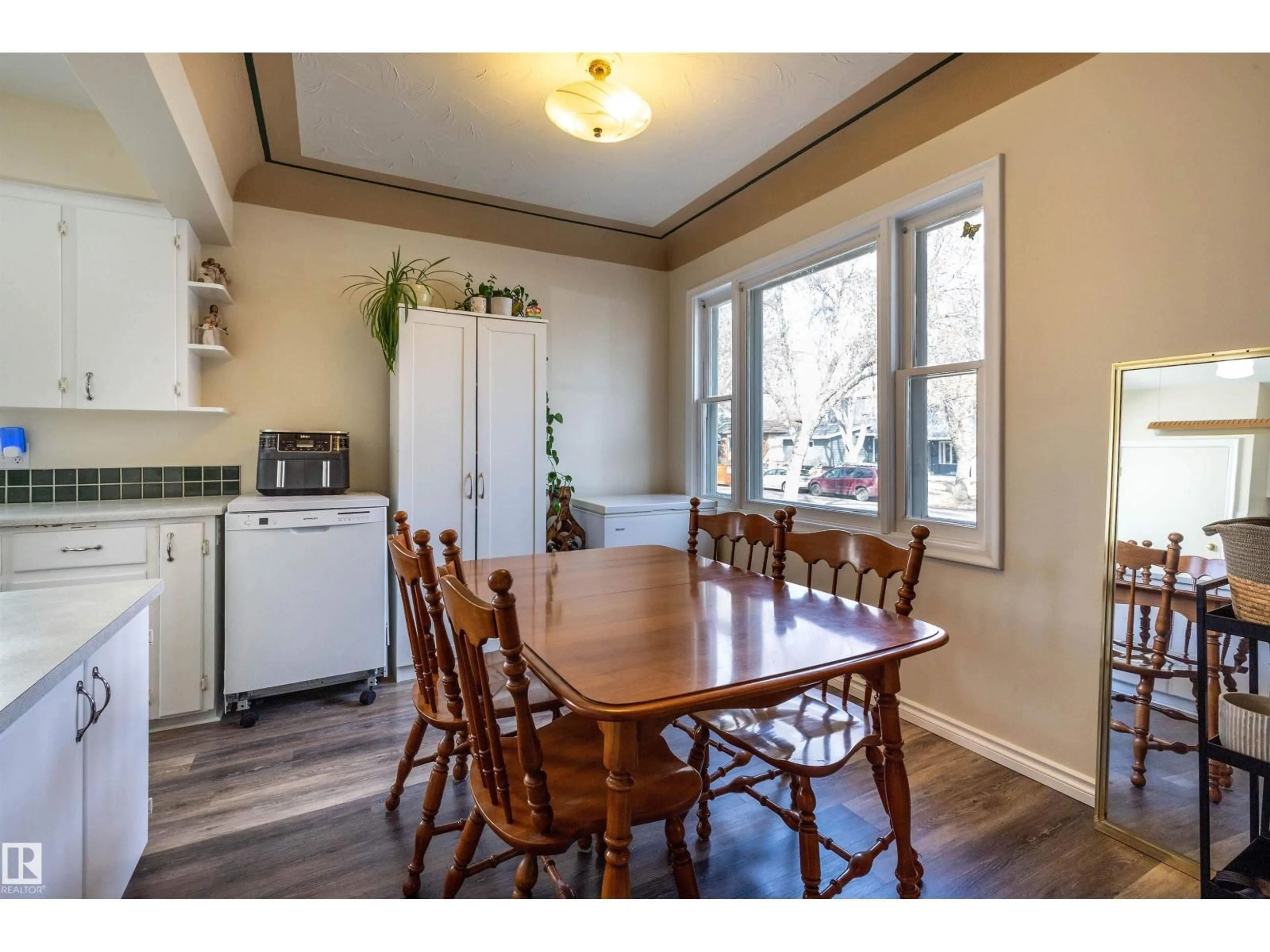 Dining room, wood/laminate floor for NW - 9214 92 ST, Edmonton Alberta T6C3R5