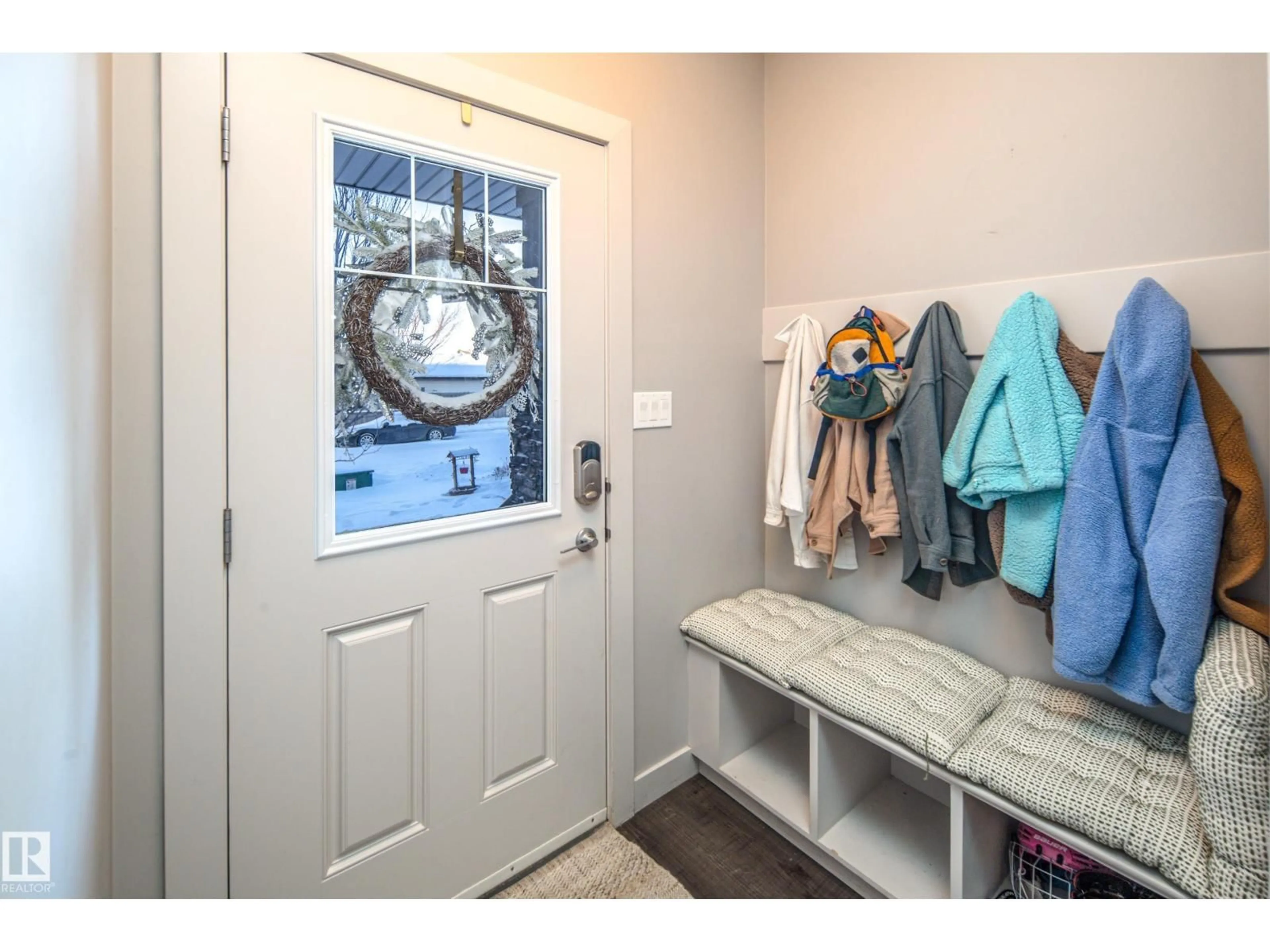 Indoor entryway for 7173 CARDINAL WY, Edmonton Alberta T6W2Y5