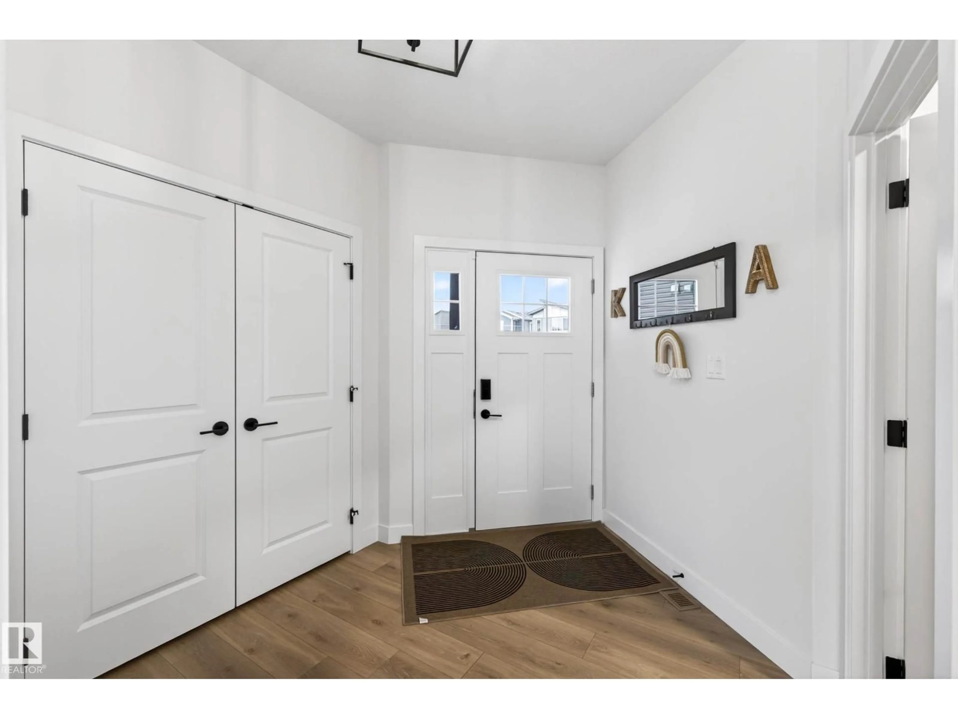 Indoor entryway for 345 MEADOWVIEW DR, Fort Saskatchewan Alberta T8L0Y4