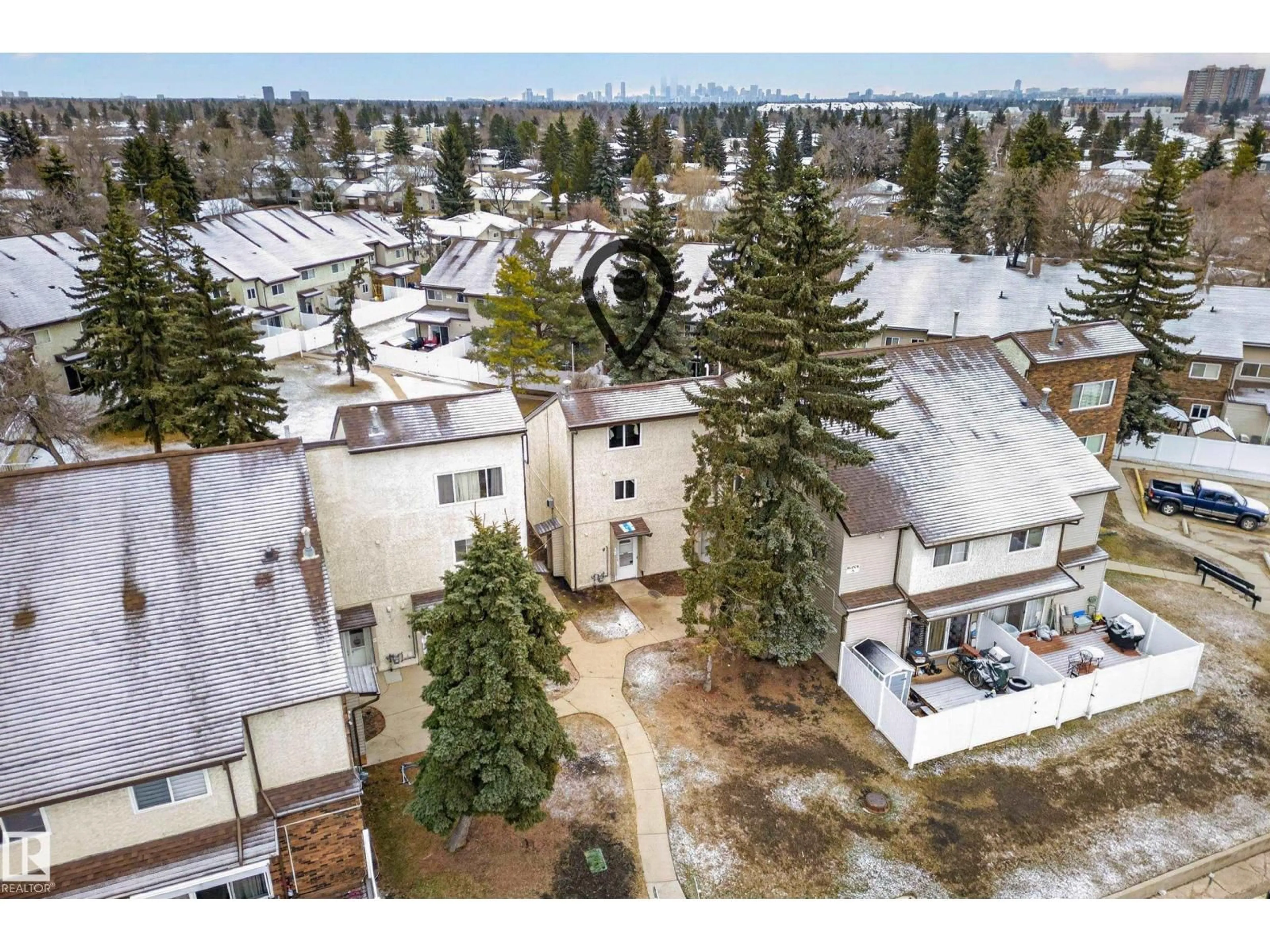 A pic from outside/outdoor area/front of a property/back of a property/a pic from drone, mountain view for NW - 5A MEADOWLARK VG, Edmonton Alberta T5R3X3