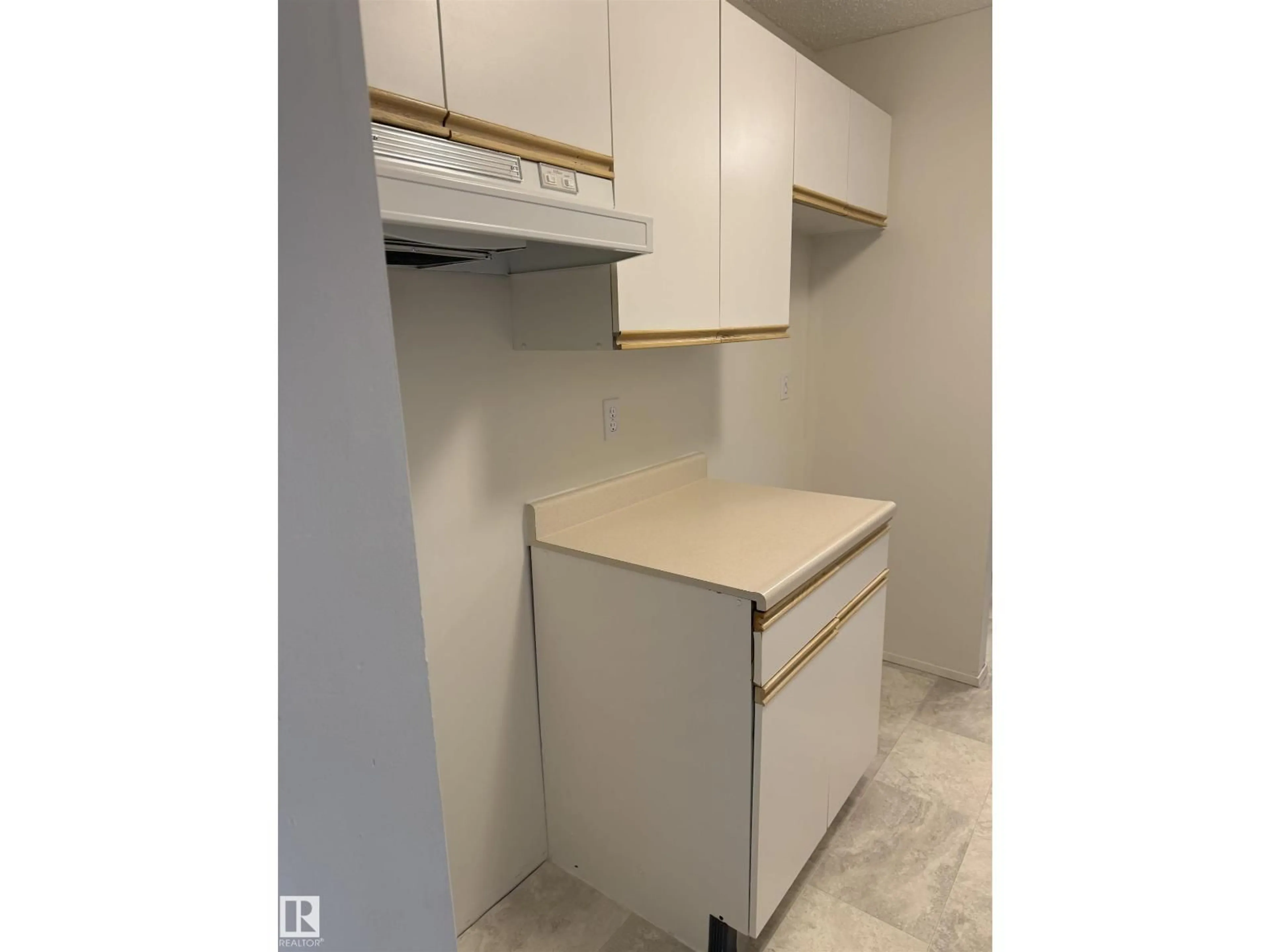 Standard kitchen, unknown for 331 - 10636 120 ST, Edmonton Alberta T5H4L5