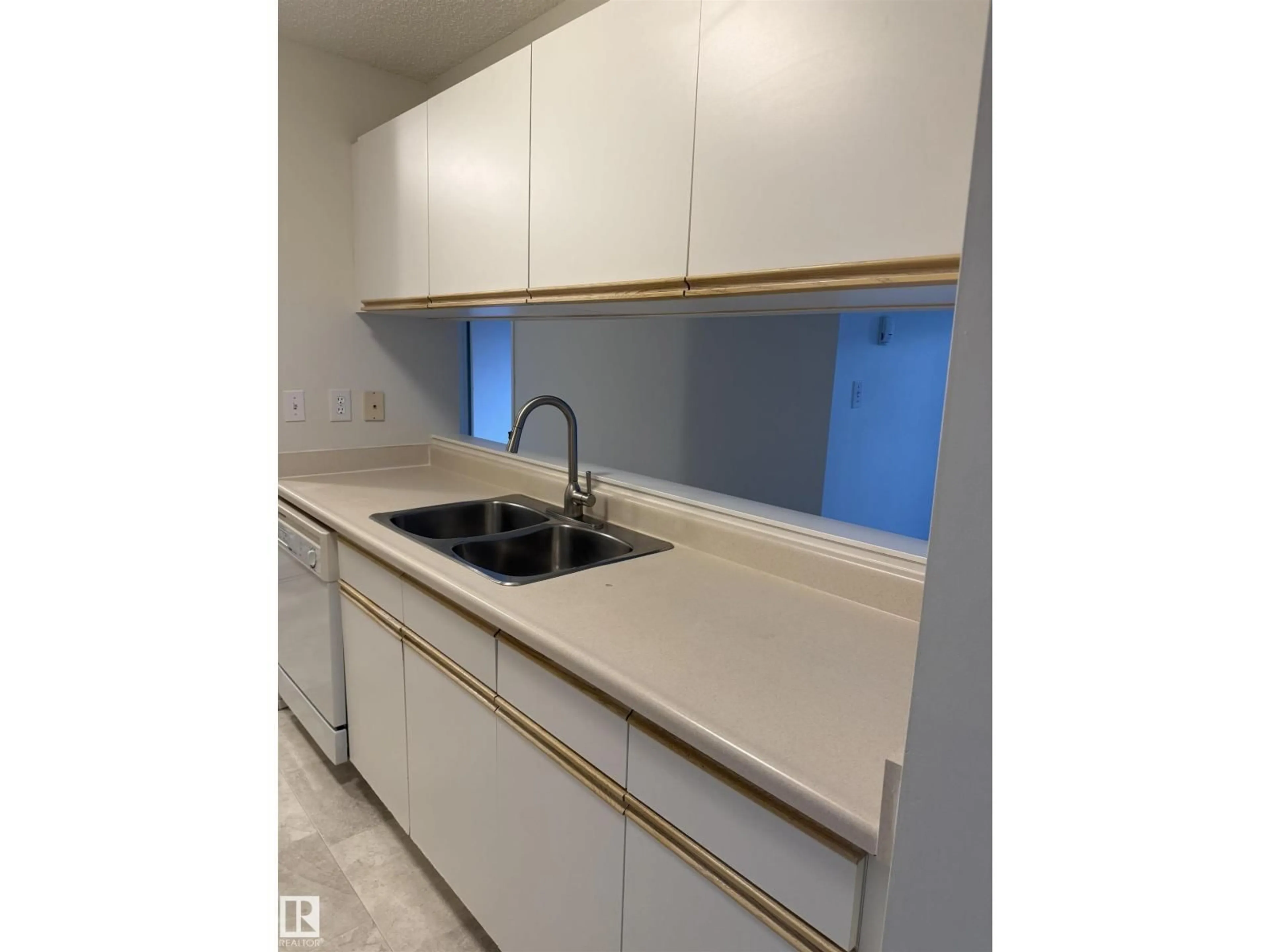 Standard kitchen, unknown for 331 - 10636 120 ST, Edmonton Alberta T5H4L5