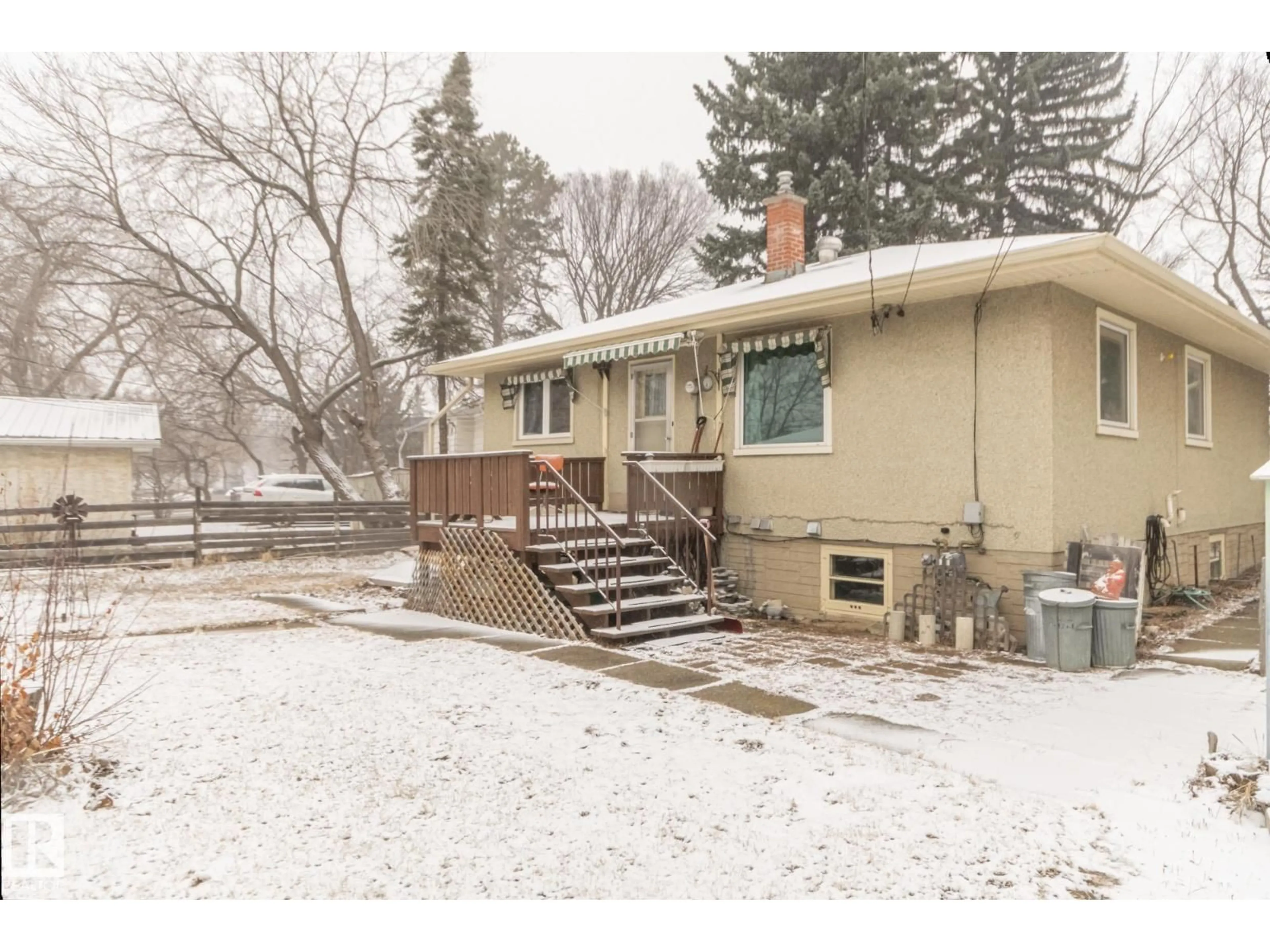 Unknown for 11255 71 AV, Edmonton Alberta T6G0A5