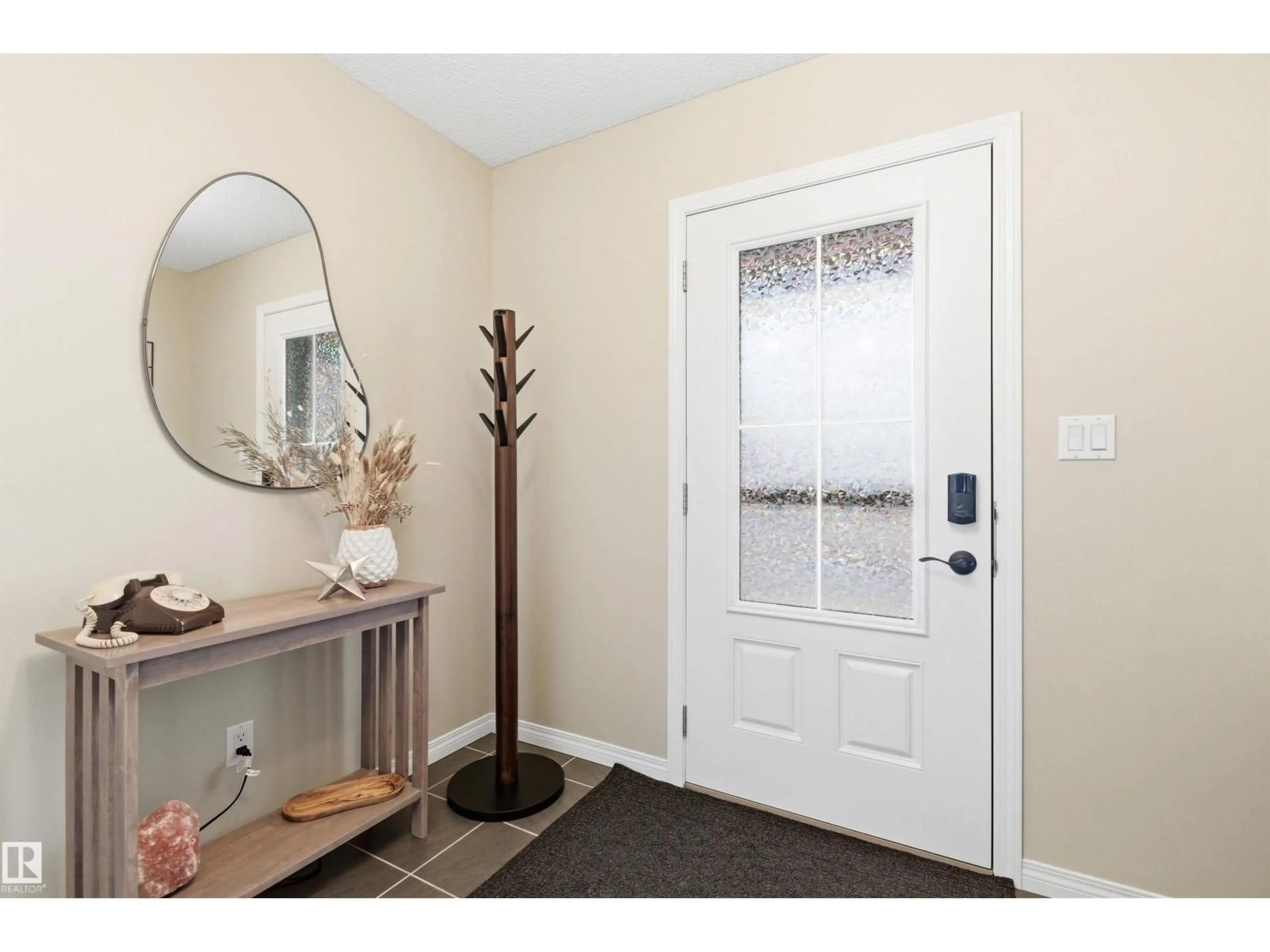 Indoor entryway for 3247 CHERRY CR, Edmonton Alberta T6X1A2