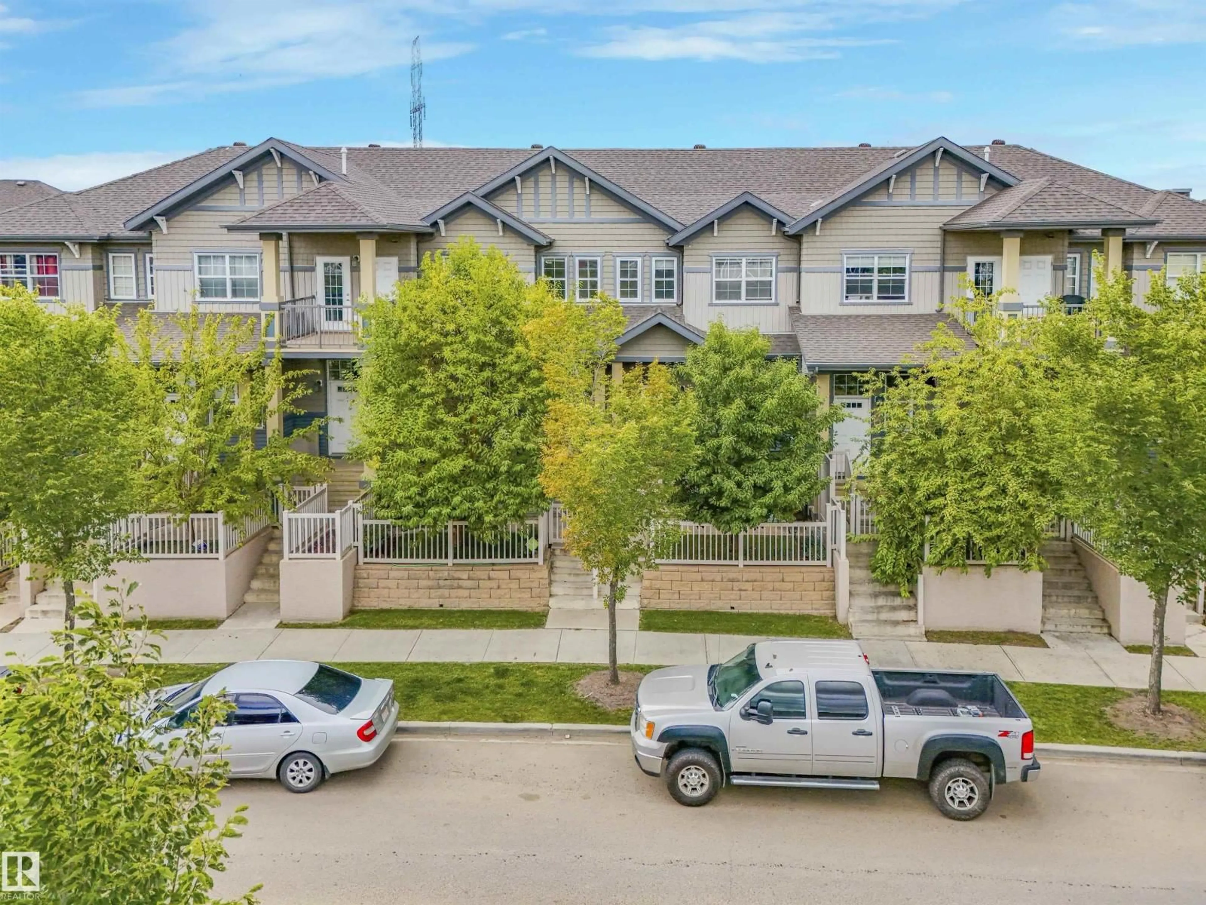 A pic from outside/outdoor area/front of a property/back of a property/a pic from drone, street for 557 ORCHARDS BV, Edmonton Alberta T6X1V2