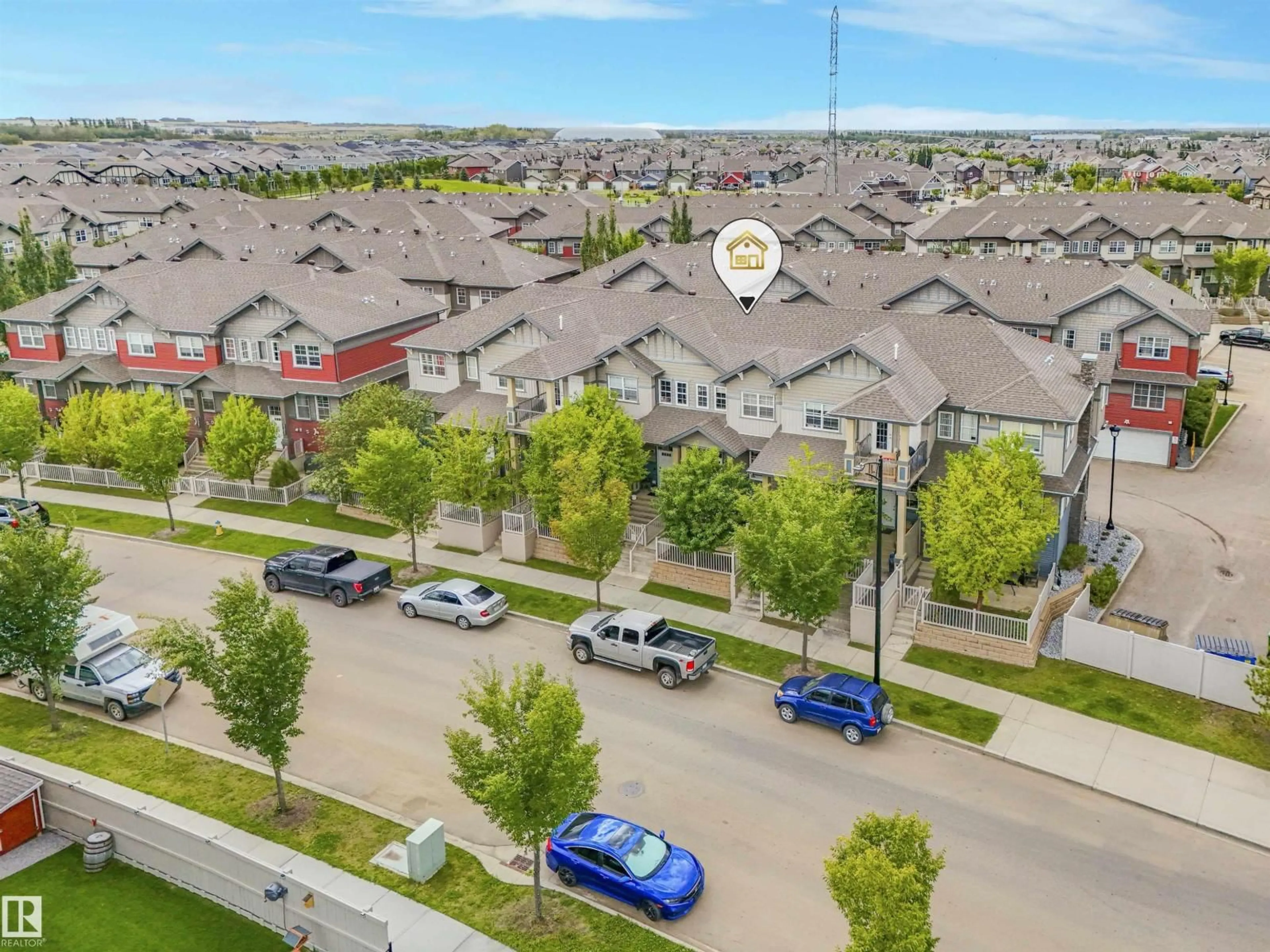 A pic from outside/outdoor area/front of a property/back of a property/a pic from drone, unknown for 557 ORCHARDS BV, Edmonton Alberta T6X1V2