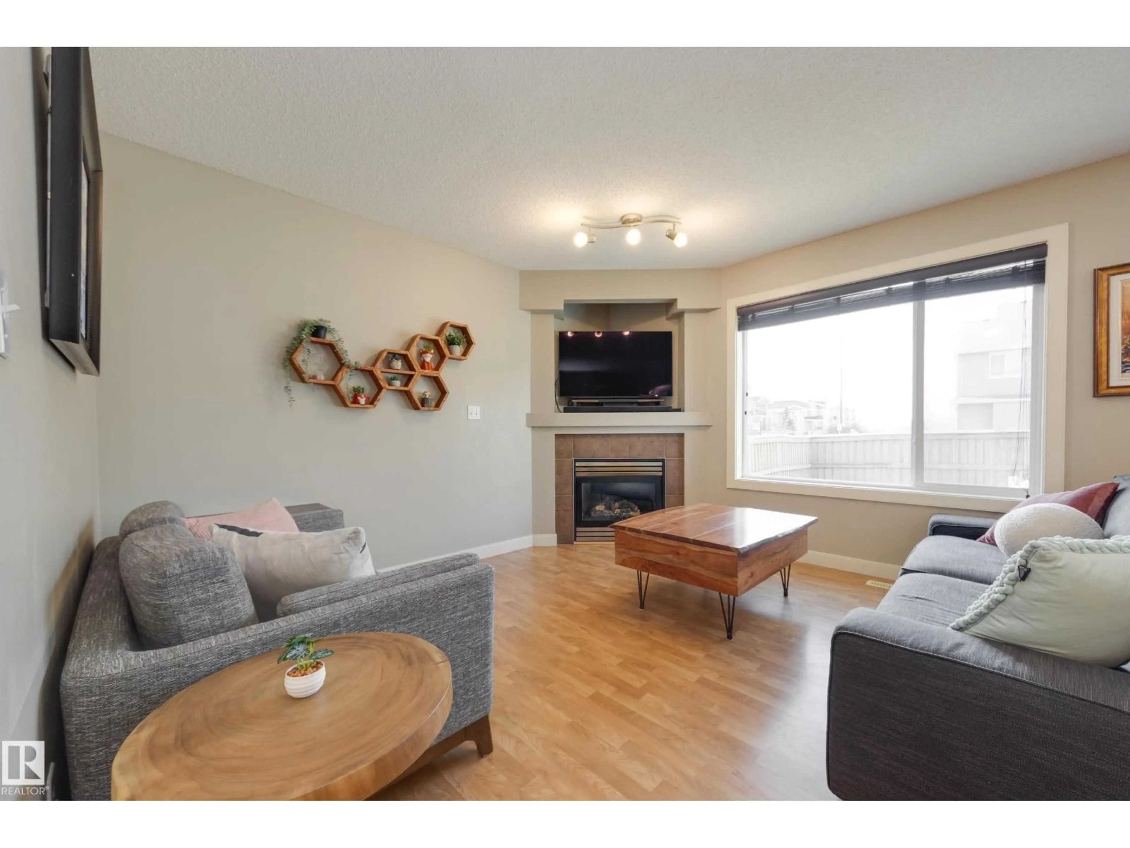 Living room with furniture, wood/laminate floor for 9456 STEIN WY, Edmonton Alberta T6R0E4