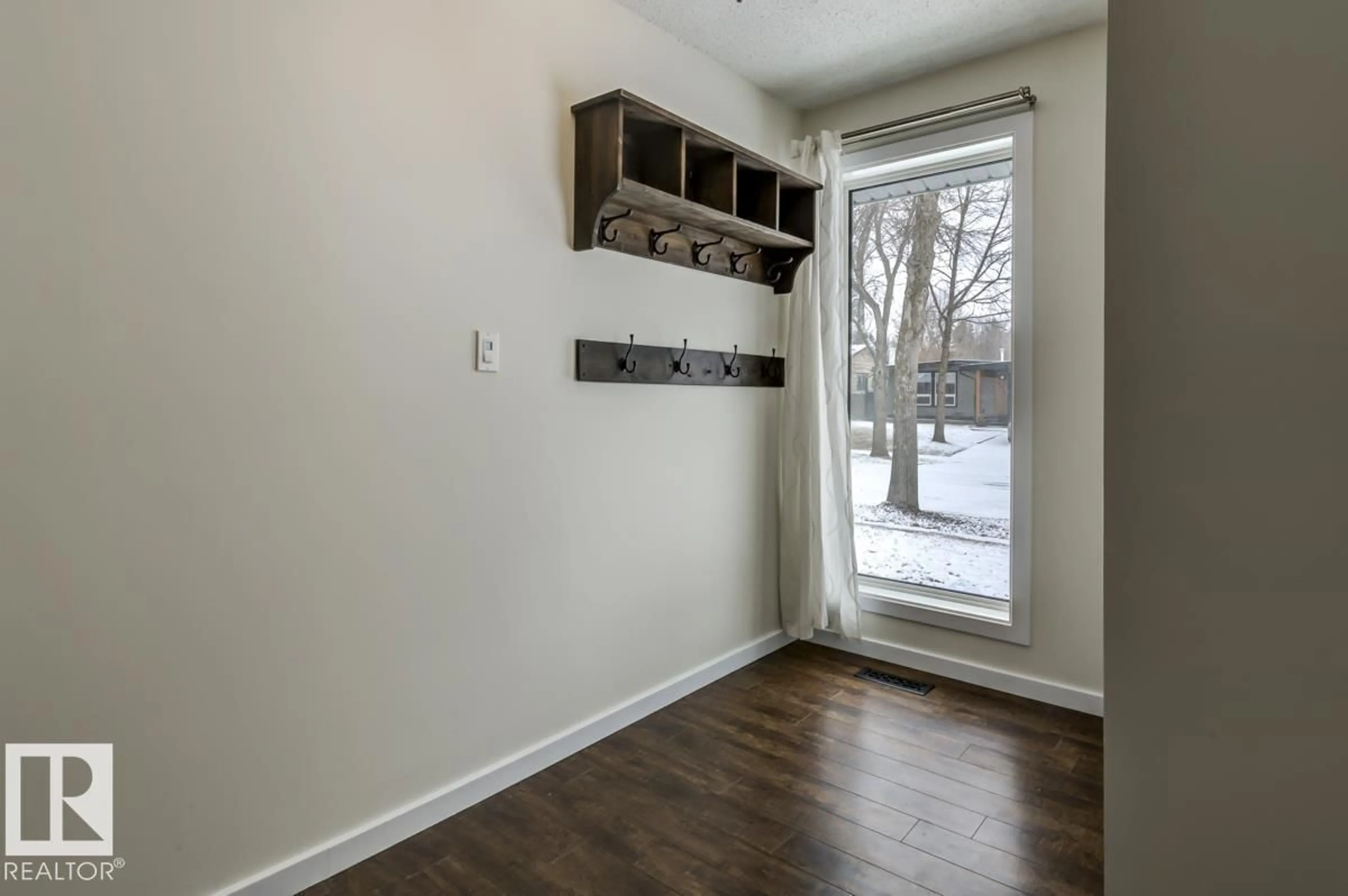 Indoor entryway for 31 GREER CR, St. Albert Alberta T8N1T7