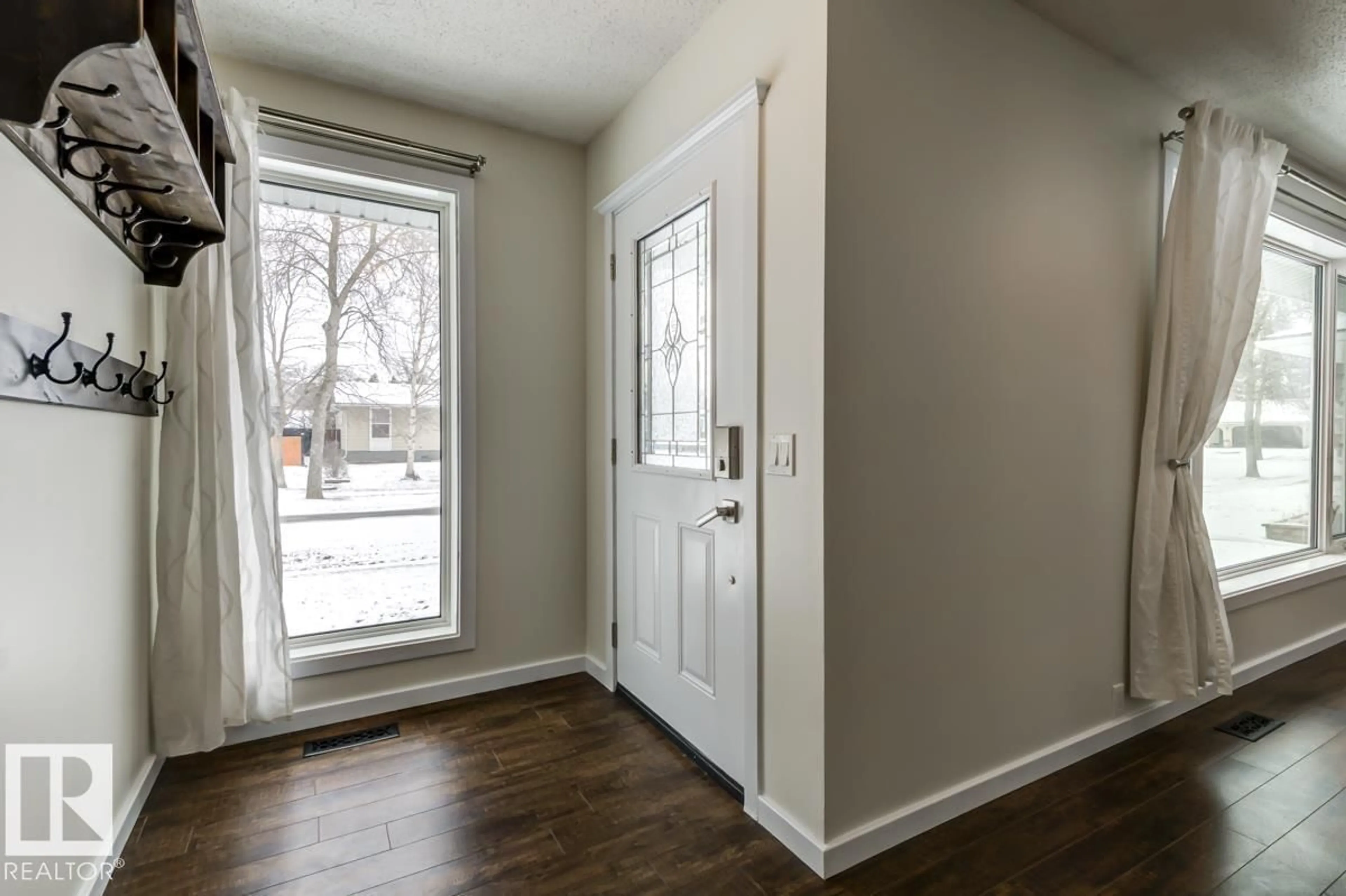 Indoor entryway for 31 GREER CR, St. Albert Alberta T8N1T7