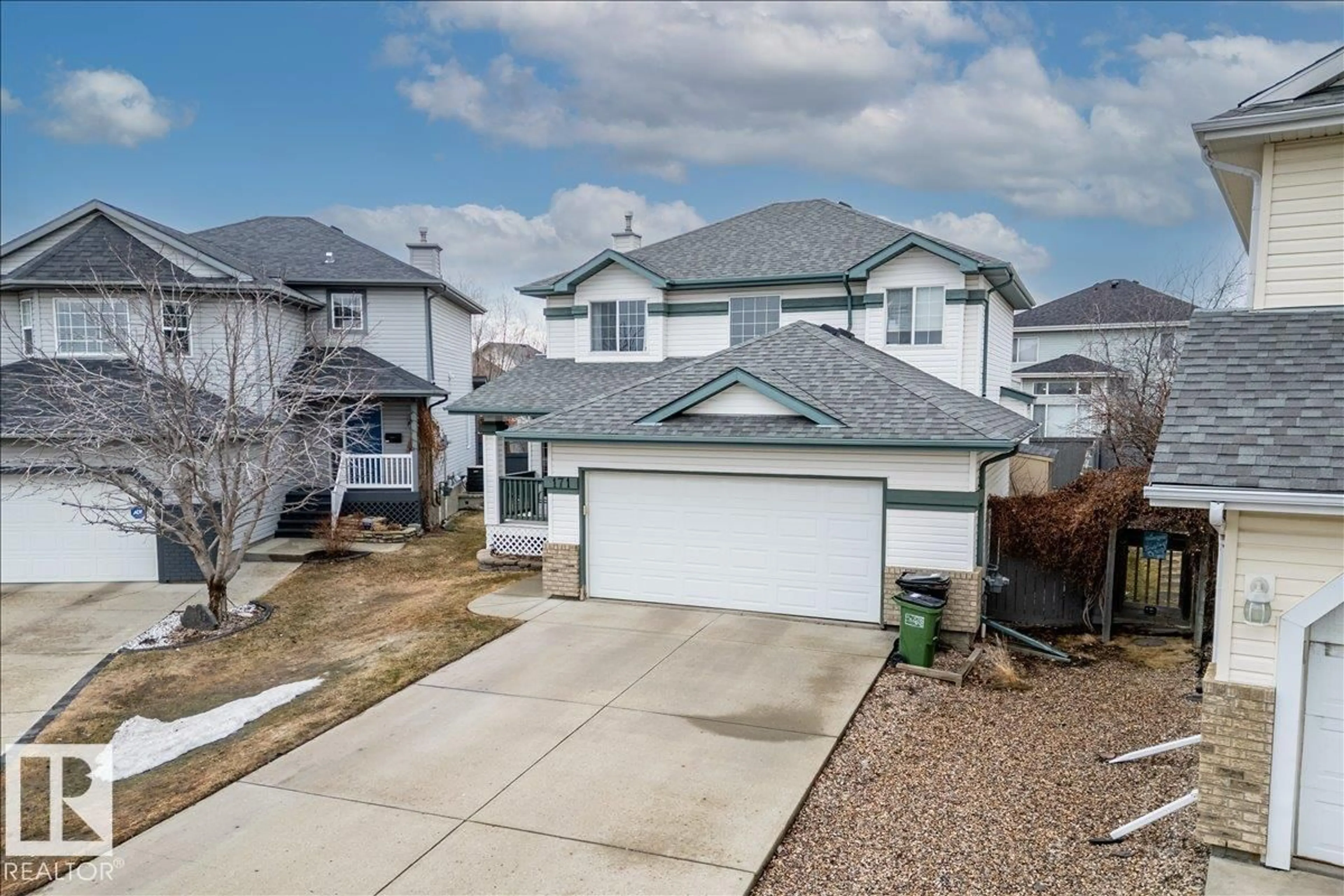 A pic from outside/outdoor area/front of a property/back of a property/a pic from drone, street for 171 COTE CR, Edmonton Alberta T6V1L4